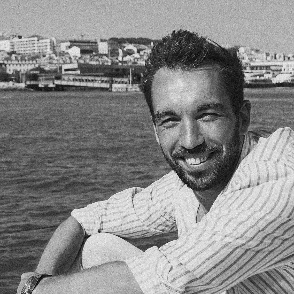 Marnik, a crypto trader, highlighting the community and extended stays at a Lisbon coliving apartment.