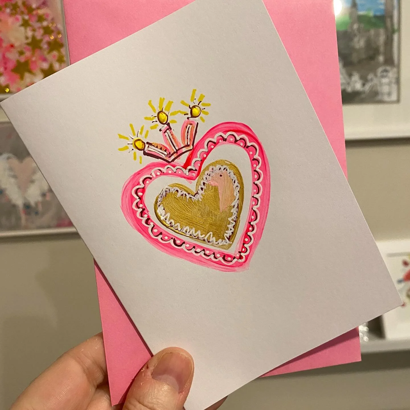 Look at this beauty 😍. Part of my hand-painted cards collection ⭐️💗 #sharealittlelove #nickyluckart #handpaintedcard #prettygreetingscard #heart #heartpainting #pinkandgold