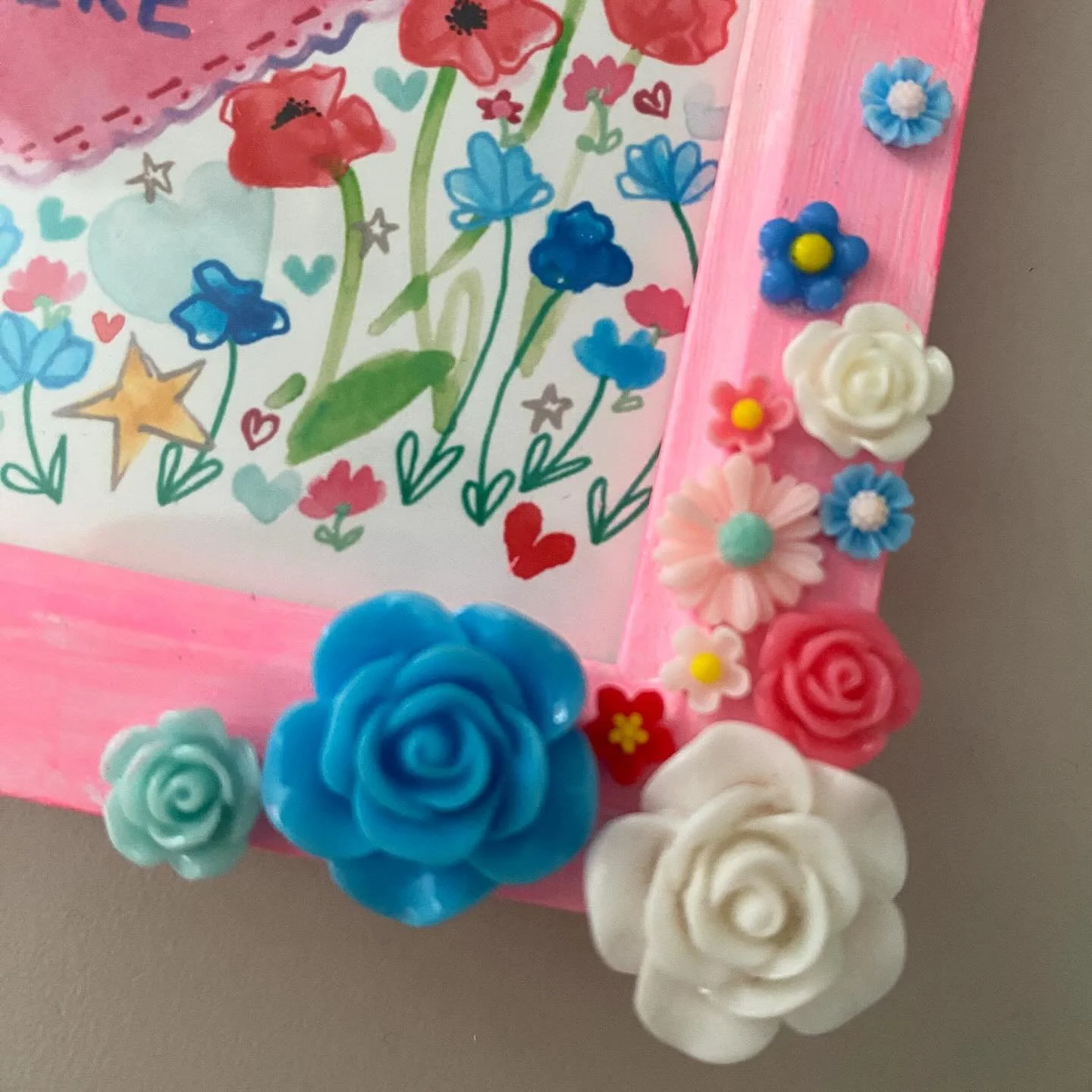 Just look at the sheer prettiness! Enough said! 🌸💗😍 #nickyluck #nickyluckart #sharealittlelove #prettyframe #gorgeous #pink #pinkframe #floral #floralframe