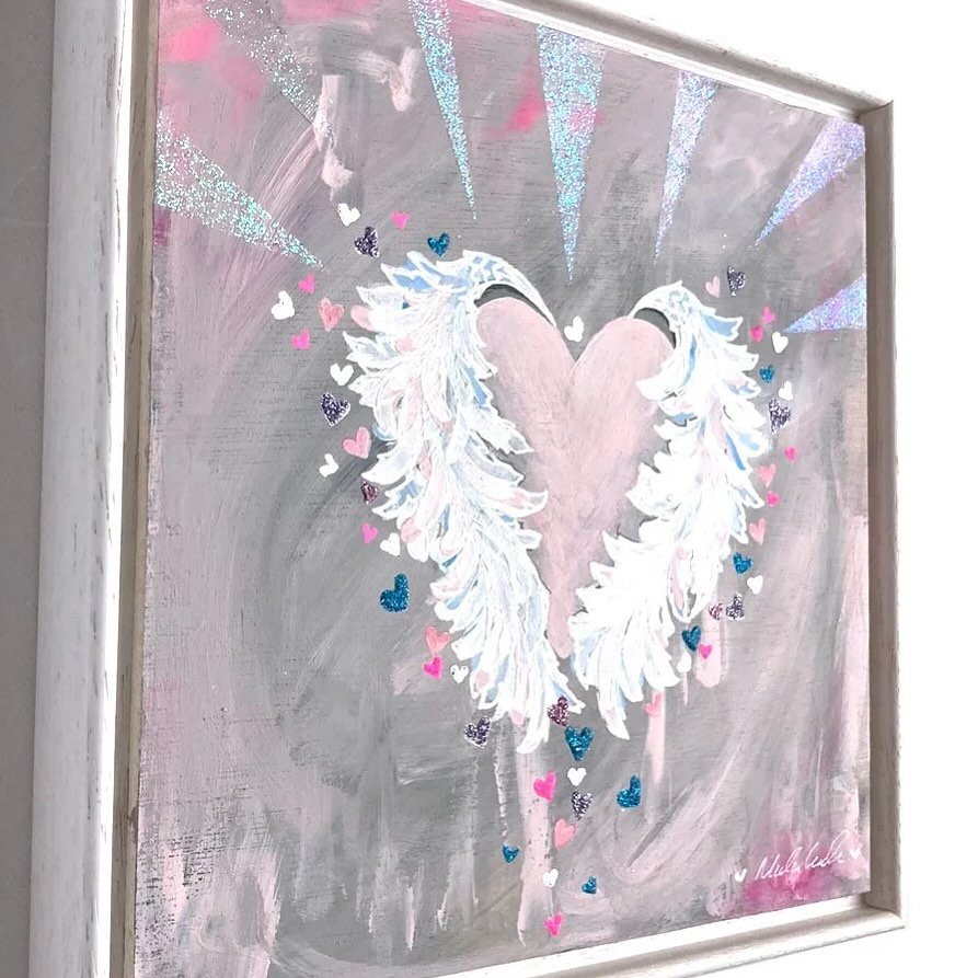 If you believe in Angels then this painting is for you. 🪽💗
Can we just take a moment to appreciate how beautiful the &lsquo;angel rays&rsquo; are!!! ❤️⭐️😍. For sale. Link in bio. 
#nickyluckart #sharealittlelove #angelwings #angelwingsart 
#AngelW