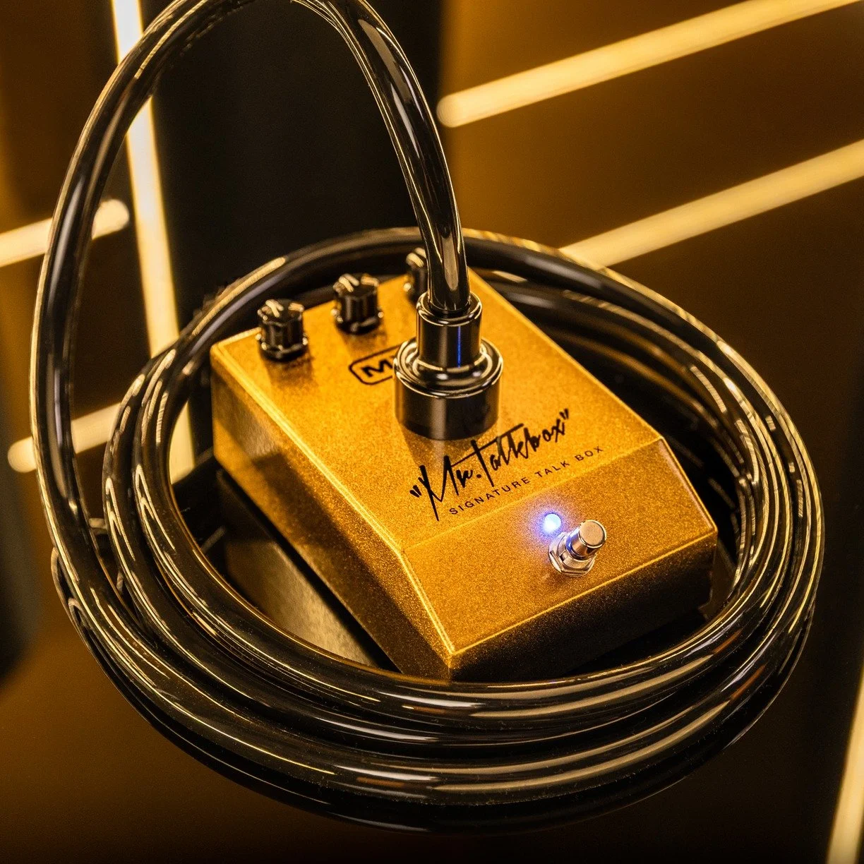 Die neue MXR Mr. TalkBox ist da! 🎙️🎸

Gemeinsam mit Byron &bdquo;Mr. TalkBox&ldquo; Chambers entwickelt, kombiniert sie einen leistungsstarken 25-Watt-Amp mit Neodym-Treiber und flexiblen Reglern f&uuml;r Volume, Tone und Gain &ndash; f&uuml;r ausd