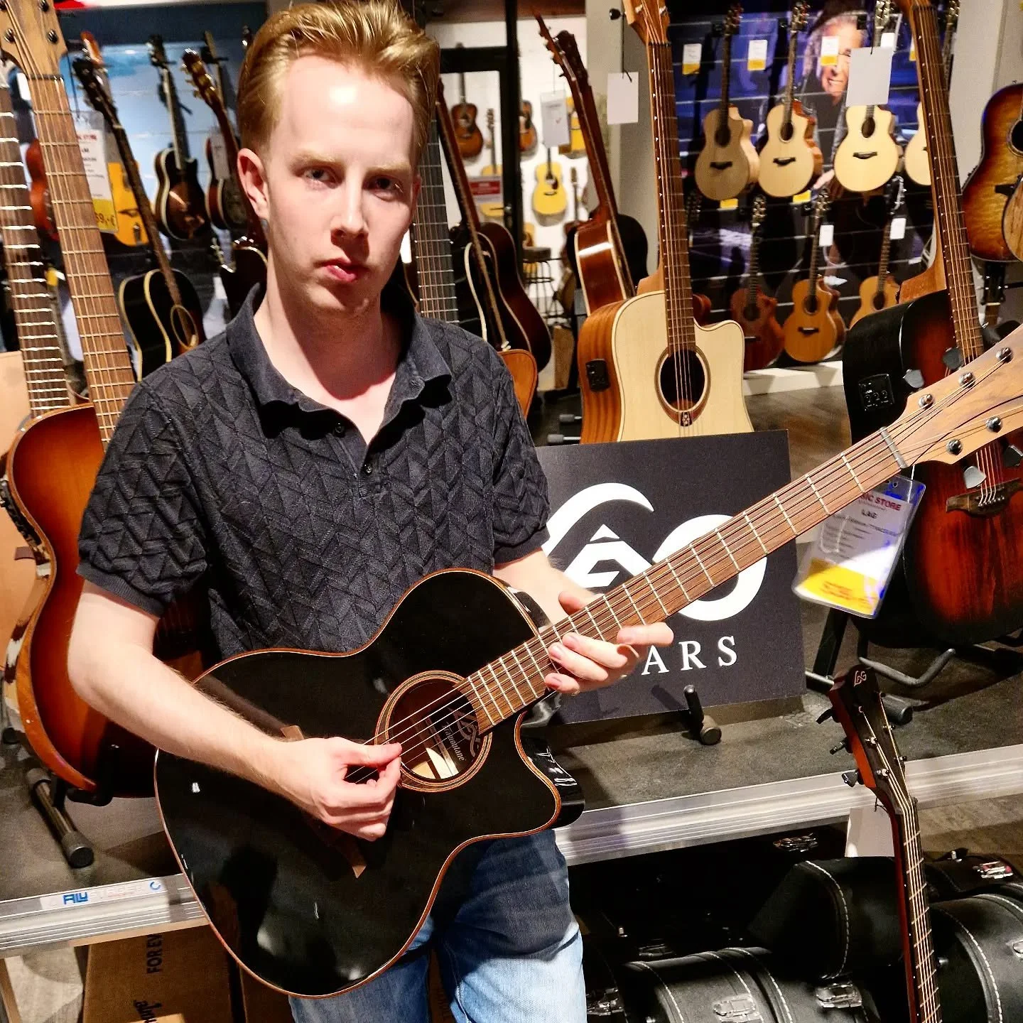 Natural, Schwarz, Cutaway oder was ganz Wildes?🌴

Im Music Store K&ouml;ln findet ihr eine breite Auswahl an L&acirc;g Gitarren in allen Spezifikationen!🎸

Auch die HyVibe Serie k&ouml;nnt ihr dort entdecken!💡

#akustikgitarre #K&ouml;ln #musicsto