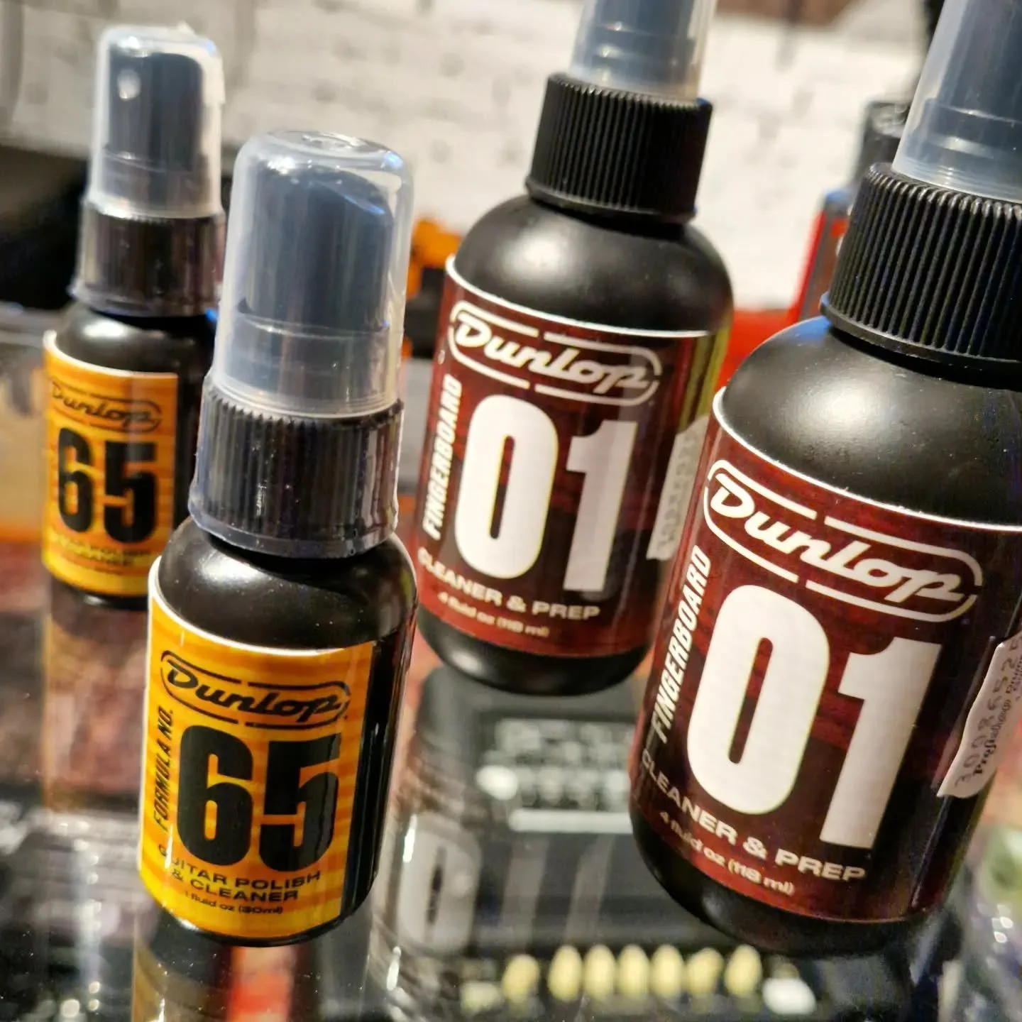 Cleaner, Prep, Nano Glow - Dunlop hat alles was ihr braucht um euer Instrument zum Gl&auml;nzen zu bringen! 💎

Die verschiedenen Formeln der jeweiligen Produkte wurden explizit daf&uuml;r entwickelt, entweder tiefenreinigende oder aufpolierende Wirk