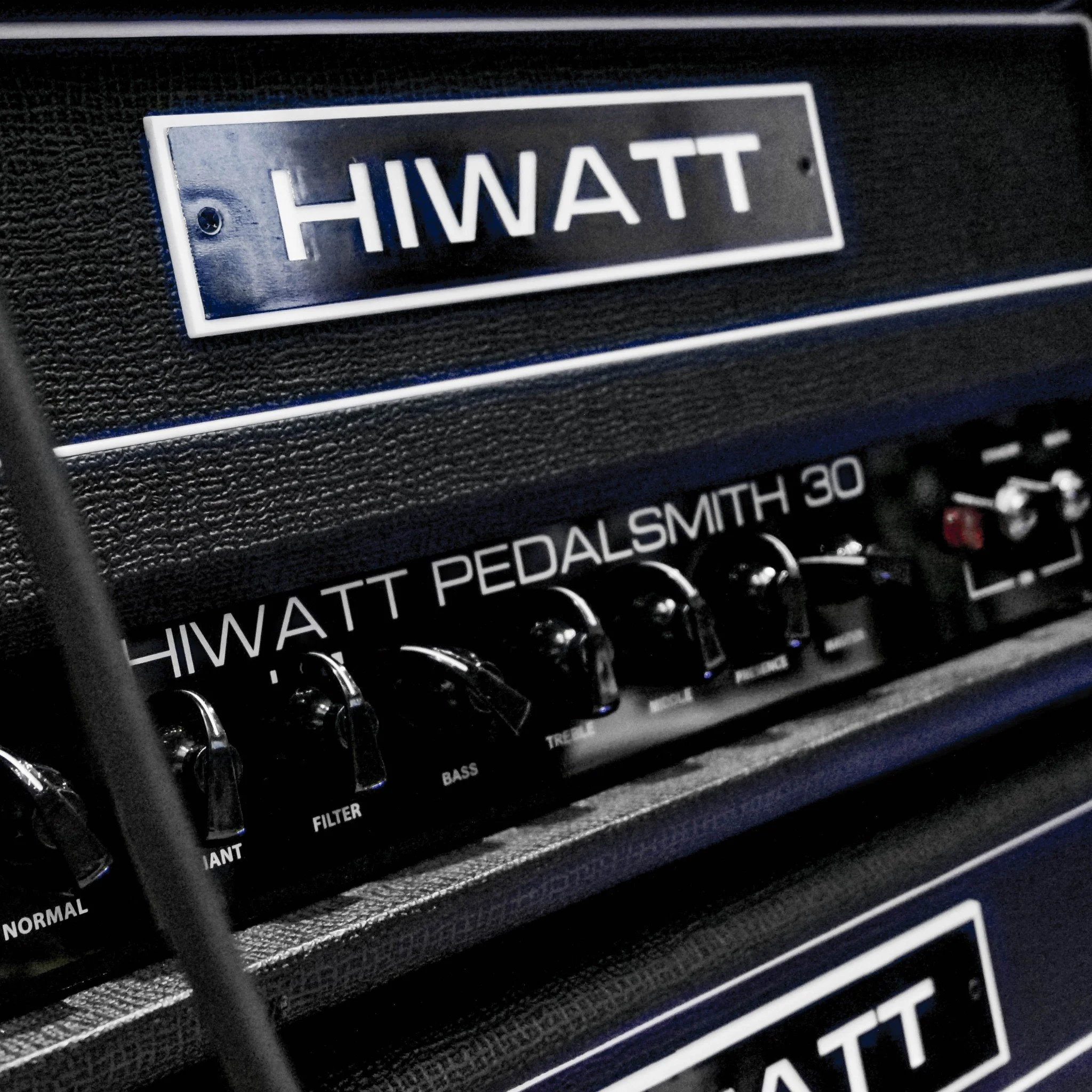 Bew&auml;hrtes und Neues! Auf dem Guitar Summit haben wir euch nicht nur eine sch&ouml;ne Hiwatt Wand vor die Nase gestellt 👃🏻 sondern euch auch zwei neue Pedals pr&auml;sentiert!🎛

Mit dem neuen Reverb und dem neuen Compressor k&ouml;nnt ihr noch