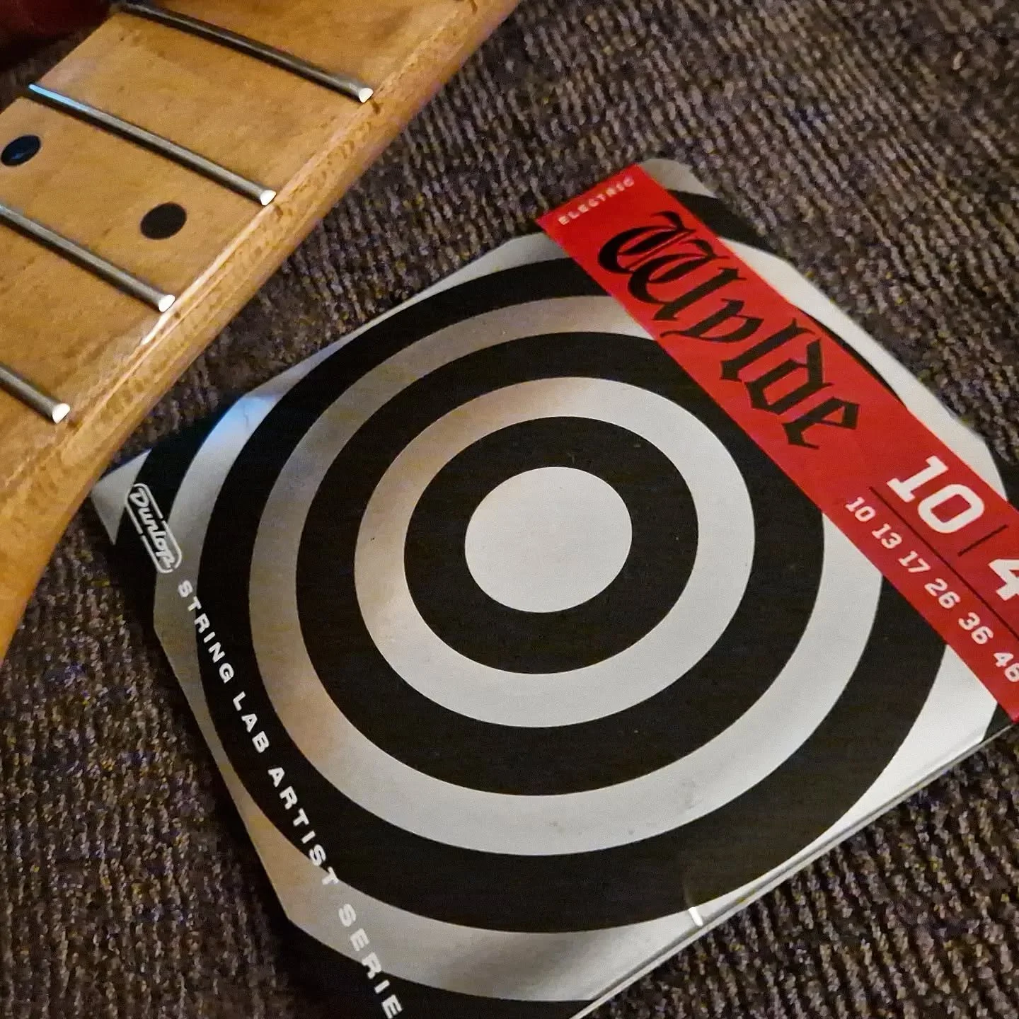 Zakk Wylde Signature Saiten von Dunlop ⚔️

Die Saiten des Ex-Ozzy und Black Label Society Saitenzauberer gibt es in der St&auml;rke .10 auf .46 🧙🏼&zwj;♂️

Bekannt f&uuml;r beefy Sound und klarem Bang 💥sind die Riffs eher einer Humbucker Gitarre zu