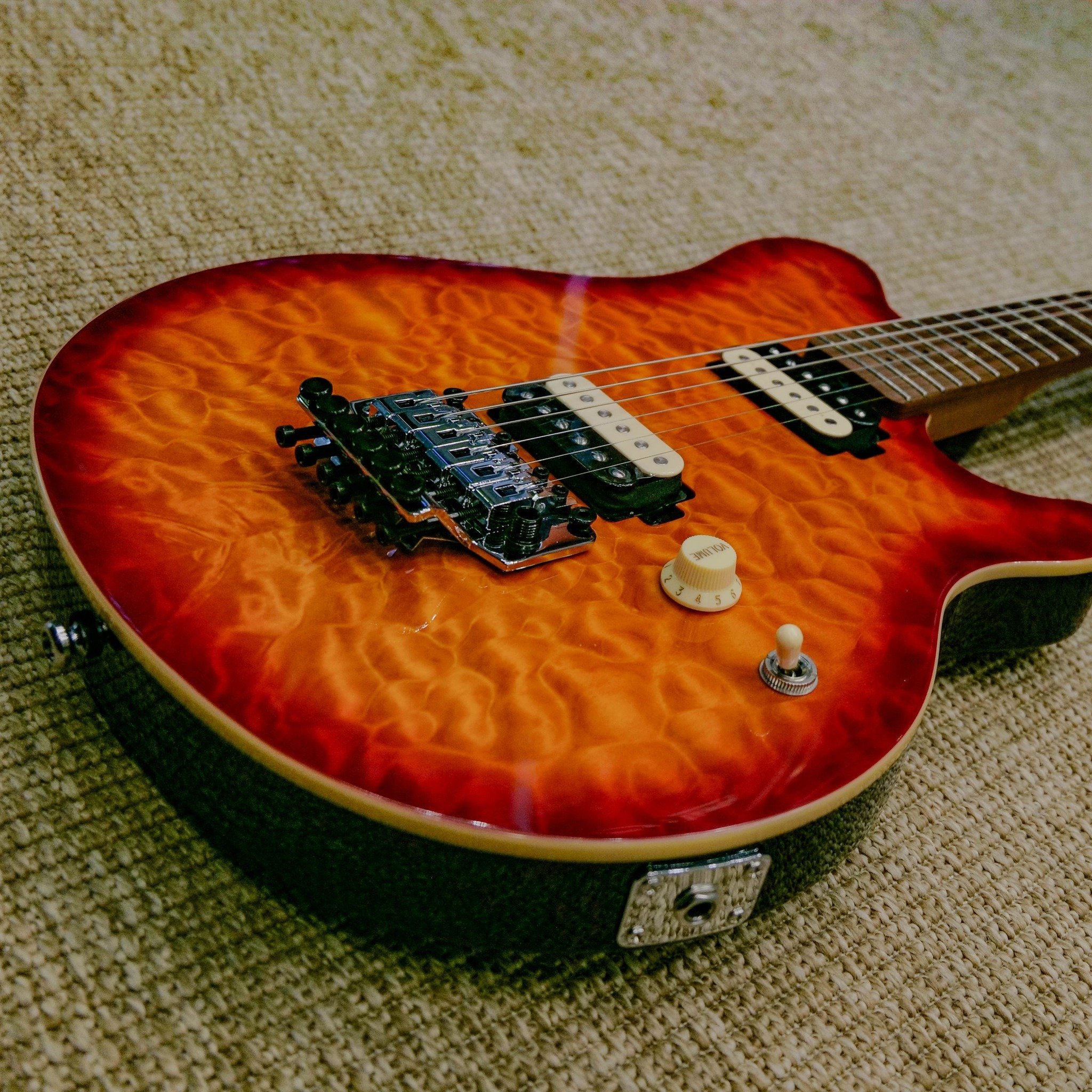 STERLING IS BACK🤩🥳

Das war eine unserer gro&szlig;en News f&uuml;r dieses Jahr, die wir euch auf dem Summit pr&auml;sentieren konnten!🎸

Die originalen Designs aus Kalifornien - nat&uuml;rlich angef&uuml;hrt vom legend&auml;ren Sting Ray -  f&uum