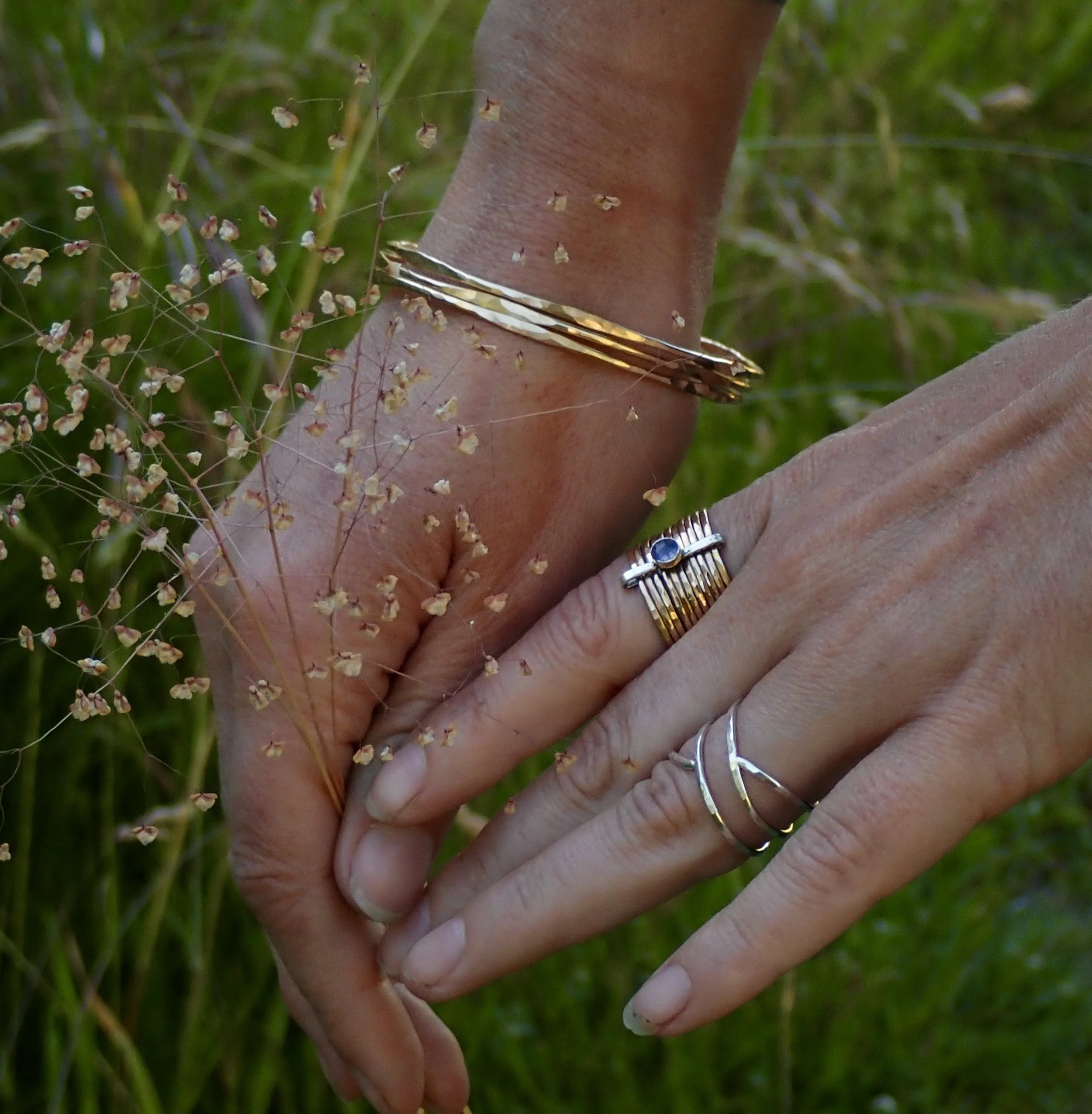 Tidal Bangles in Gold-Fill