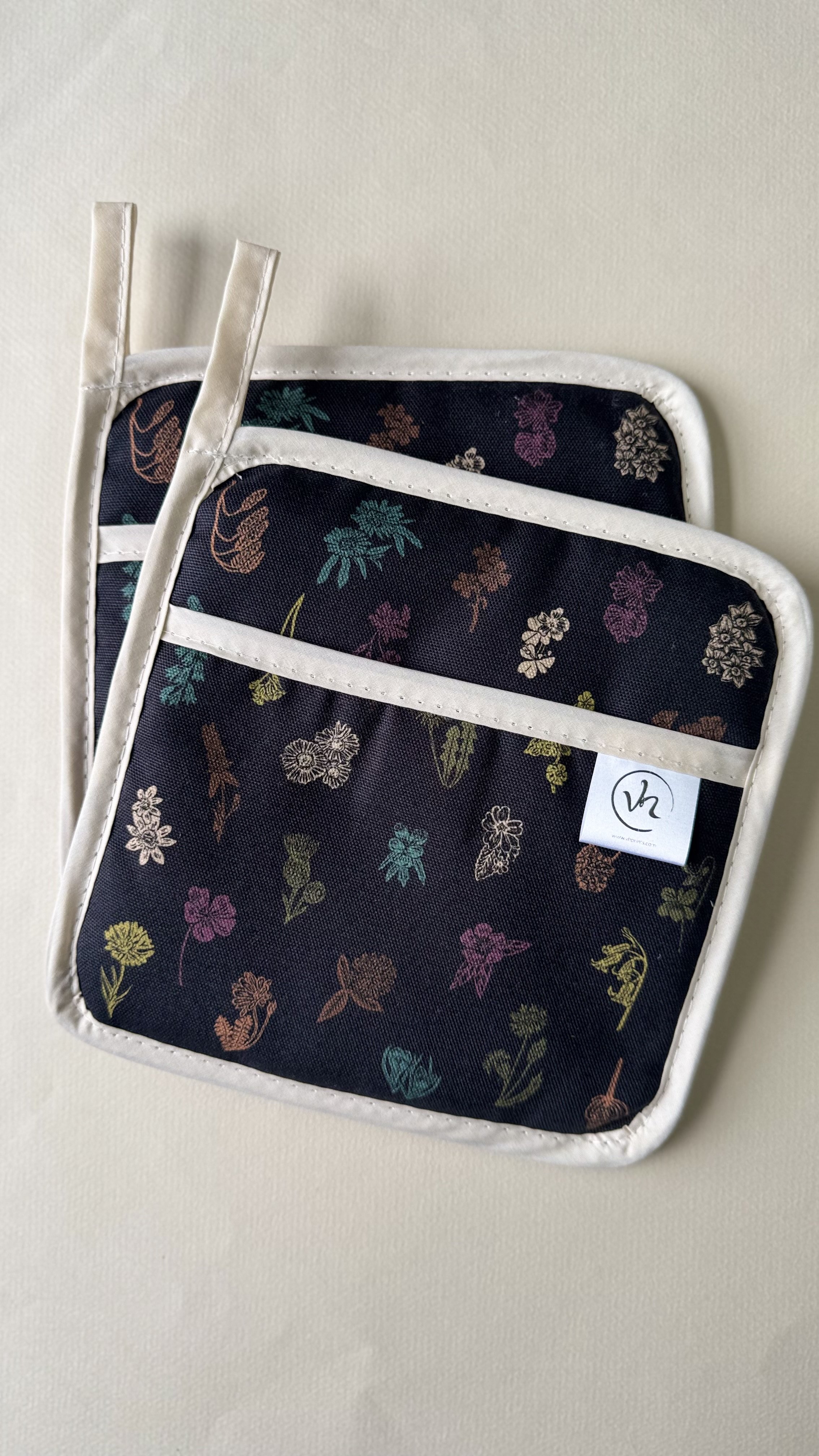 Organic Cotton Pot Grabs – Ditsy Wildflowers