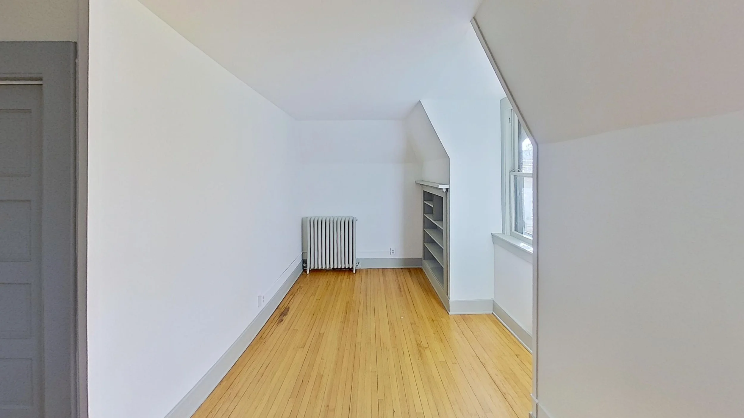 49-Center-Street-3L-Living-Room 1.jpg