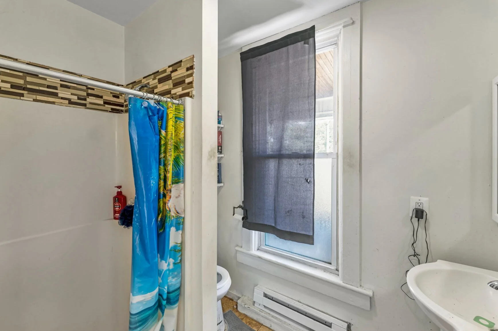 Unit 1 Bathroom.jpg