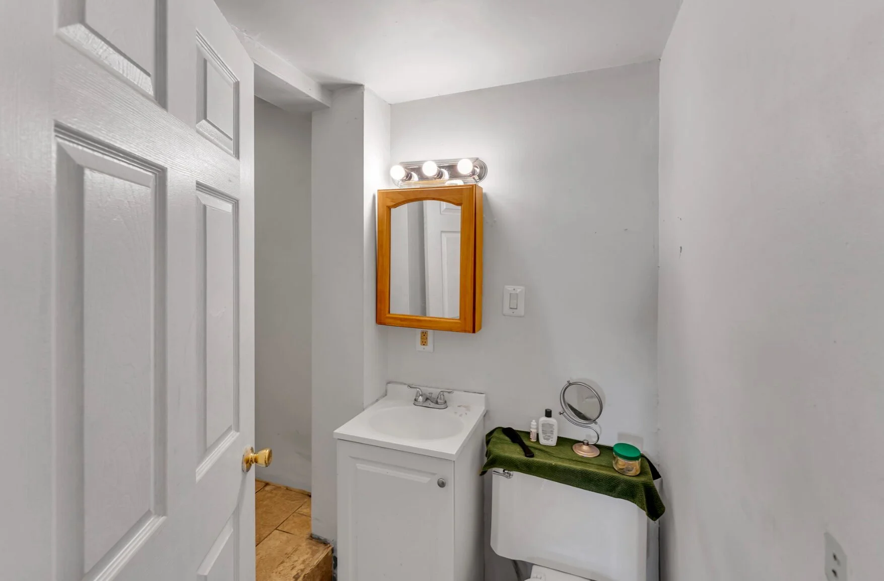 Unit 2 Bathroom.jpg