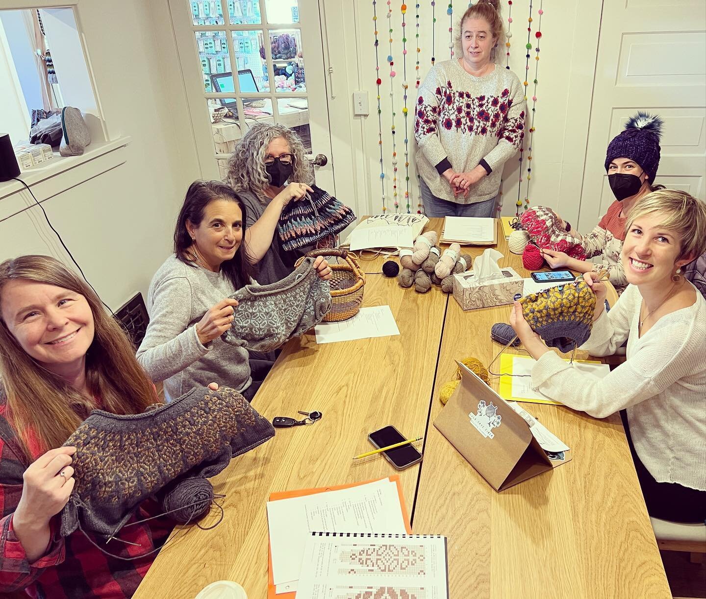 BEAUTIFUL sweaters being created under the expert instruction of @debbietoneill ! Thank you to this wonderful group 🧶❤️