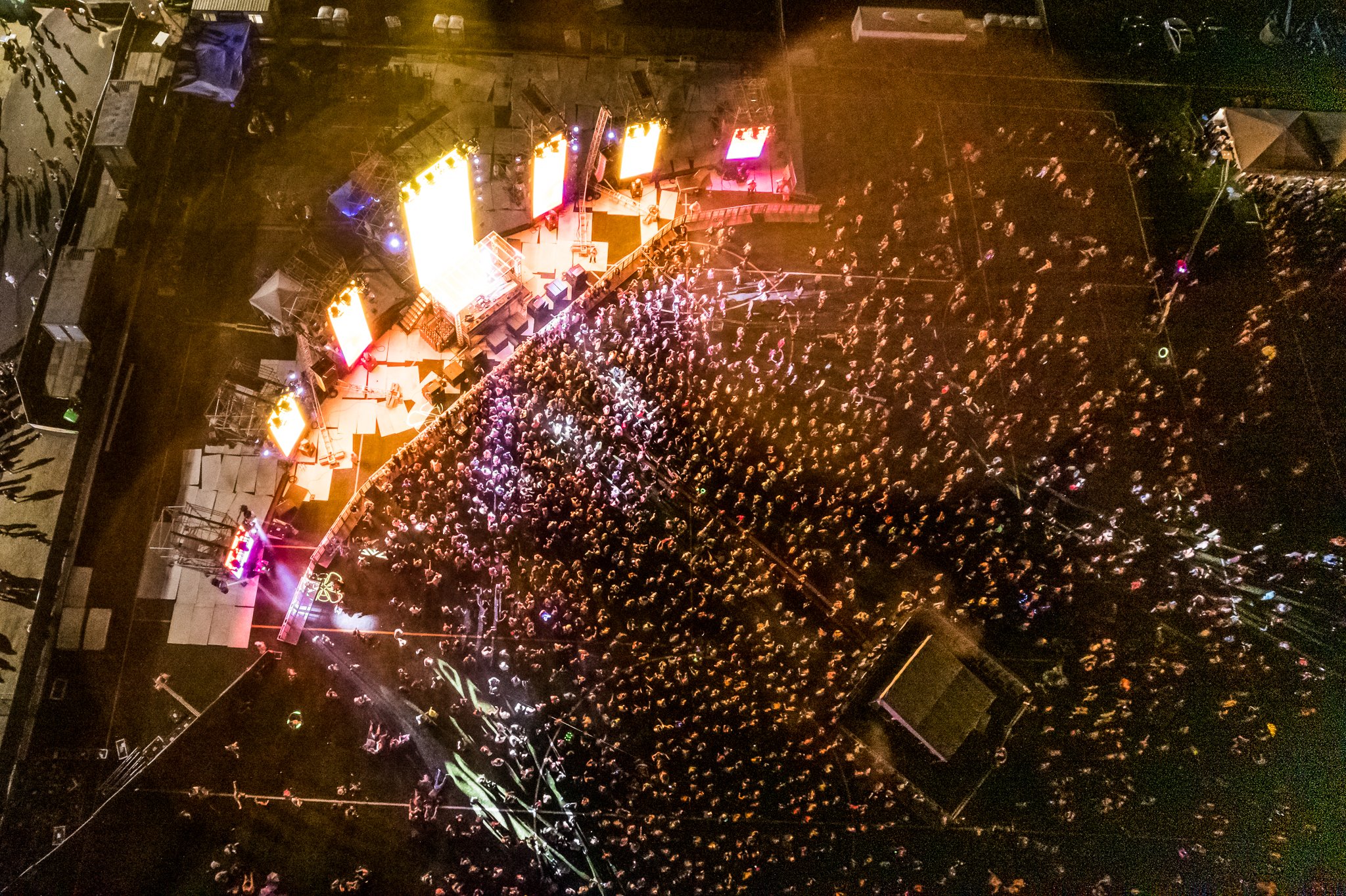 NORTHCOAST2021_0903_203808-0023_ALIVECOVERAGE_drone_crowd_money.jpg