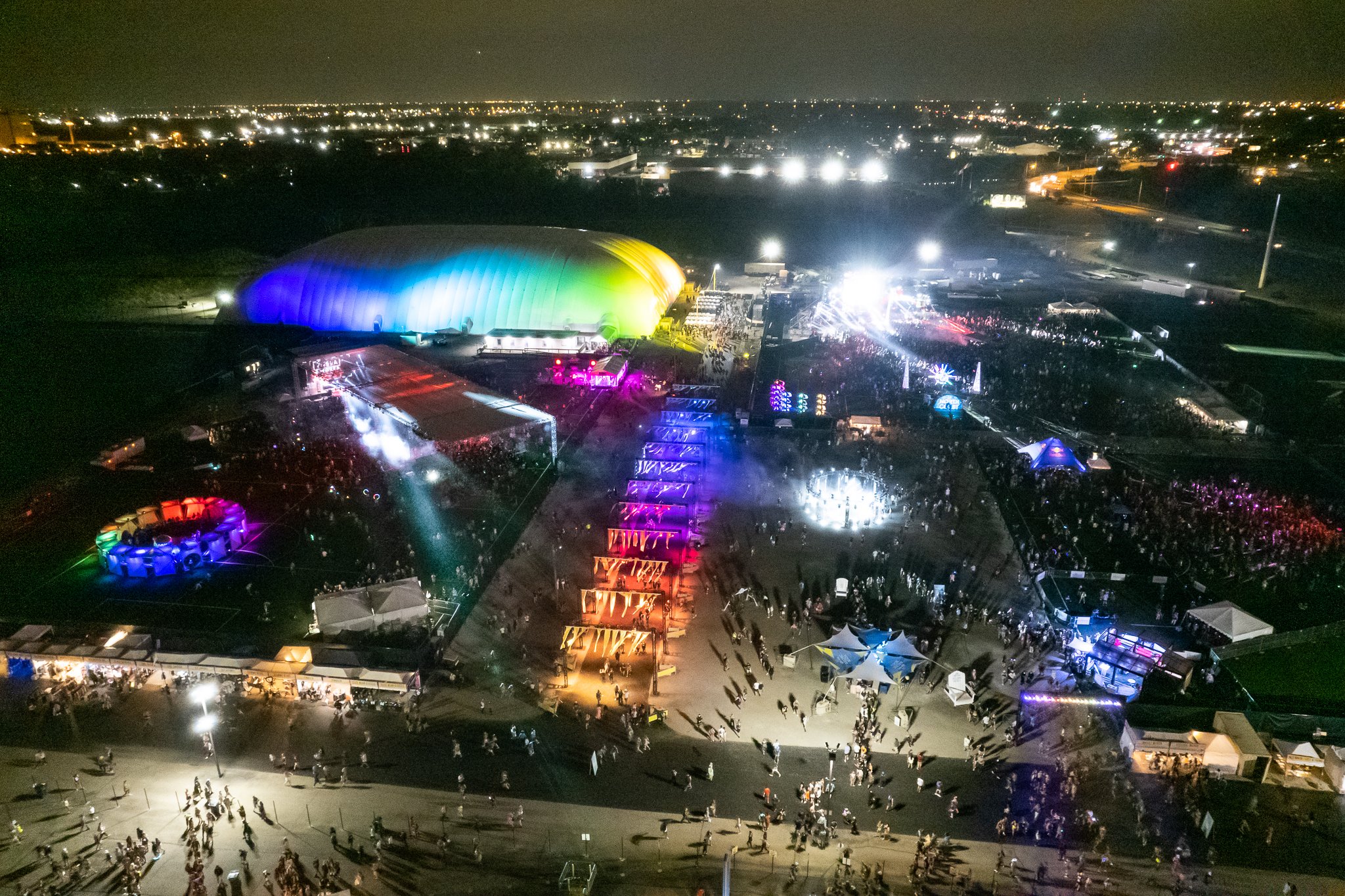 NORTHCOAST2021_0903_203906-0029_ALIVECOVERAGE_drone_money_crowd.jpg
