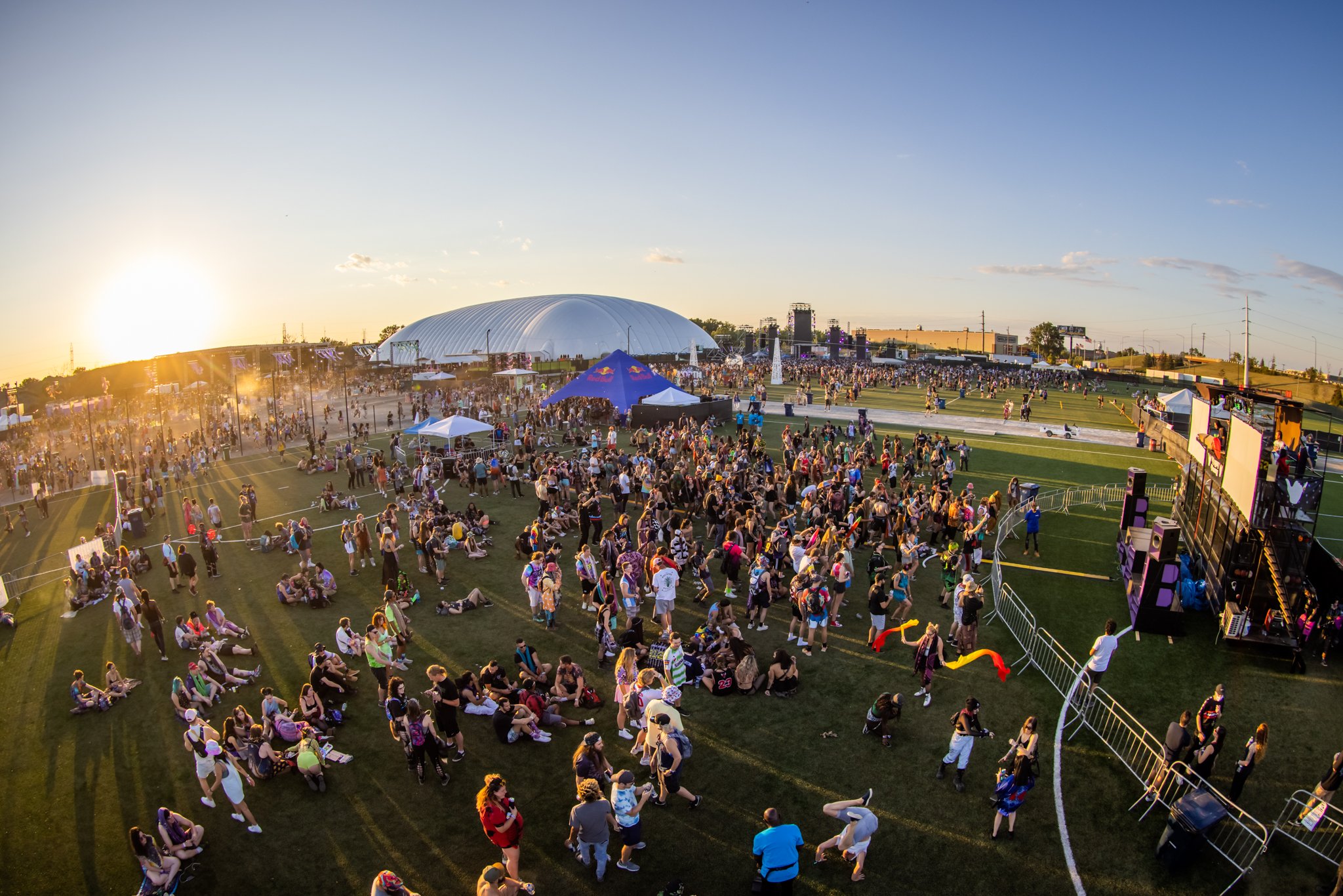 NORTHCOAST2021_0905_184547-9565_ALIVECOVERAGE_money_crowd.jpg