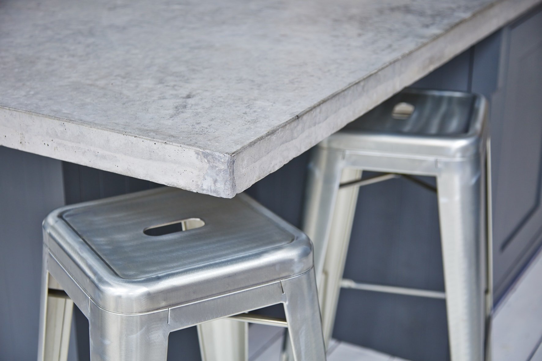 concrete-worktop-breakfast-bar-kensal-rise-elgin-and-ellis.jpg