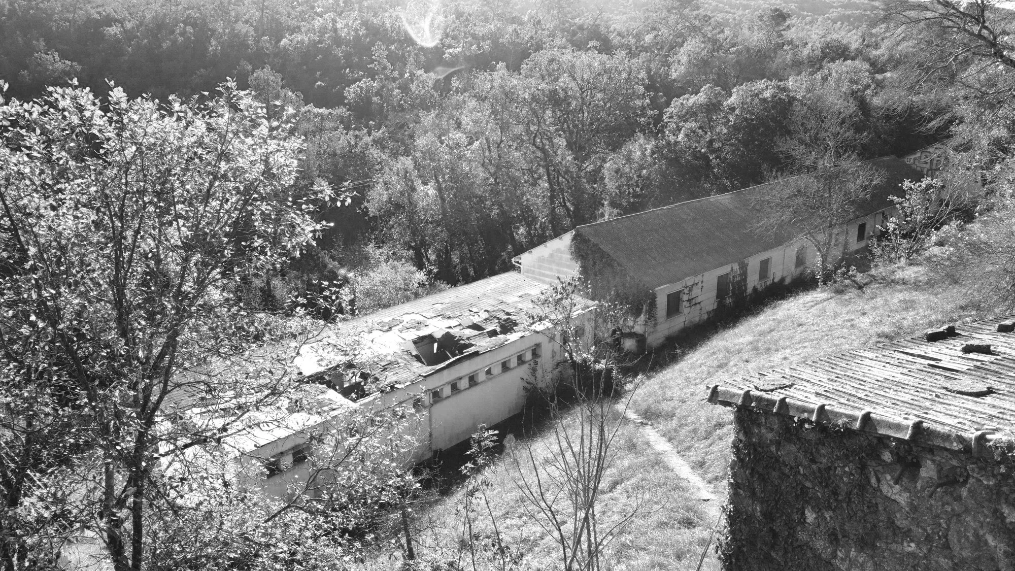 Vue des bâtiments existants 