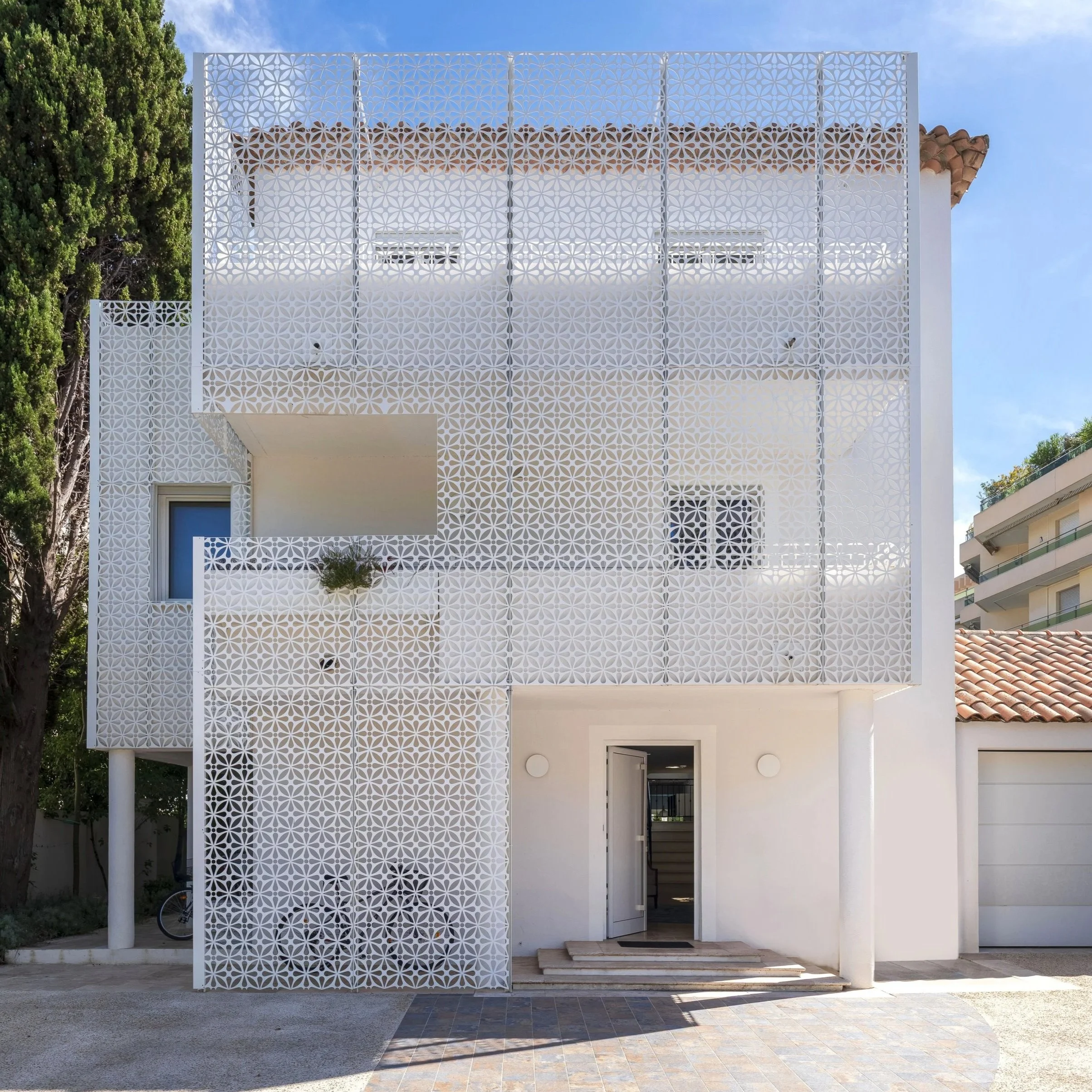 Villa à Cannes avec façade en métal 