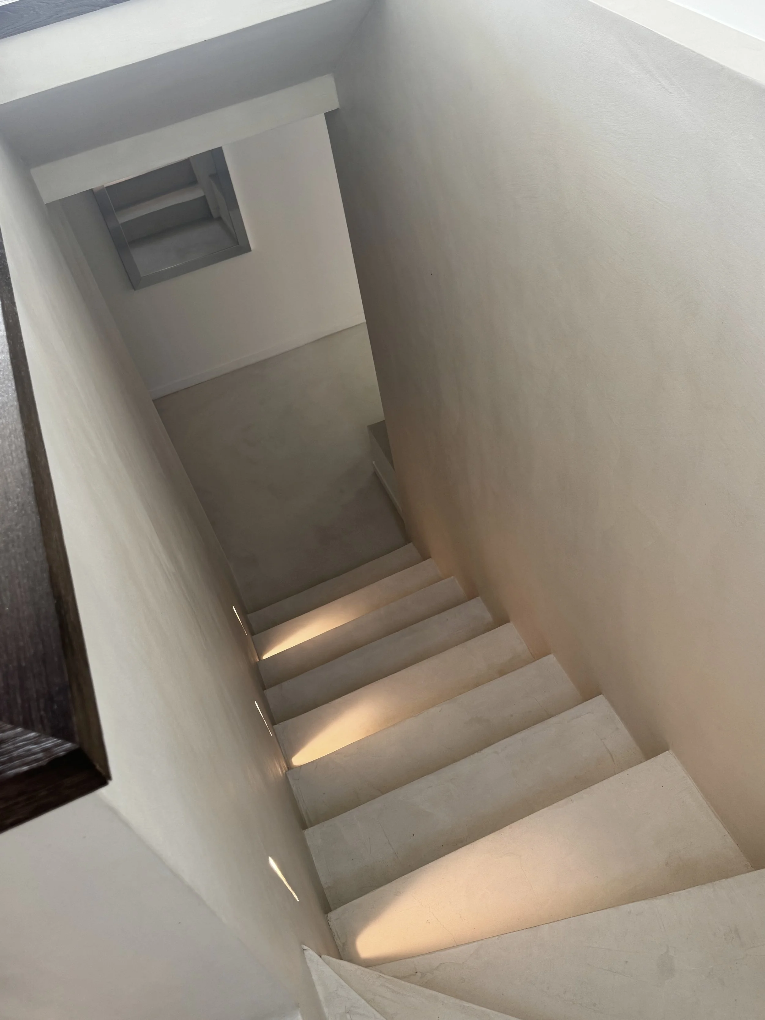 Vue de l'escalier de l'étage inferieur 