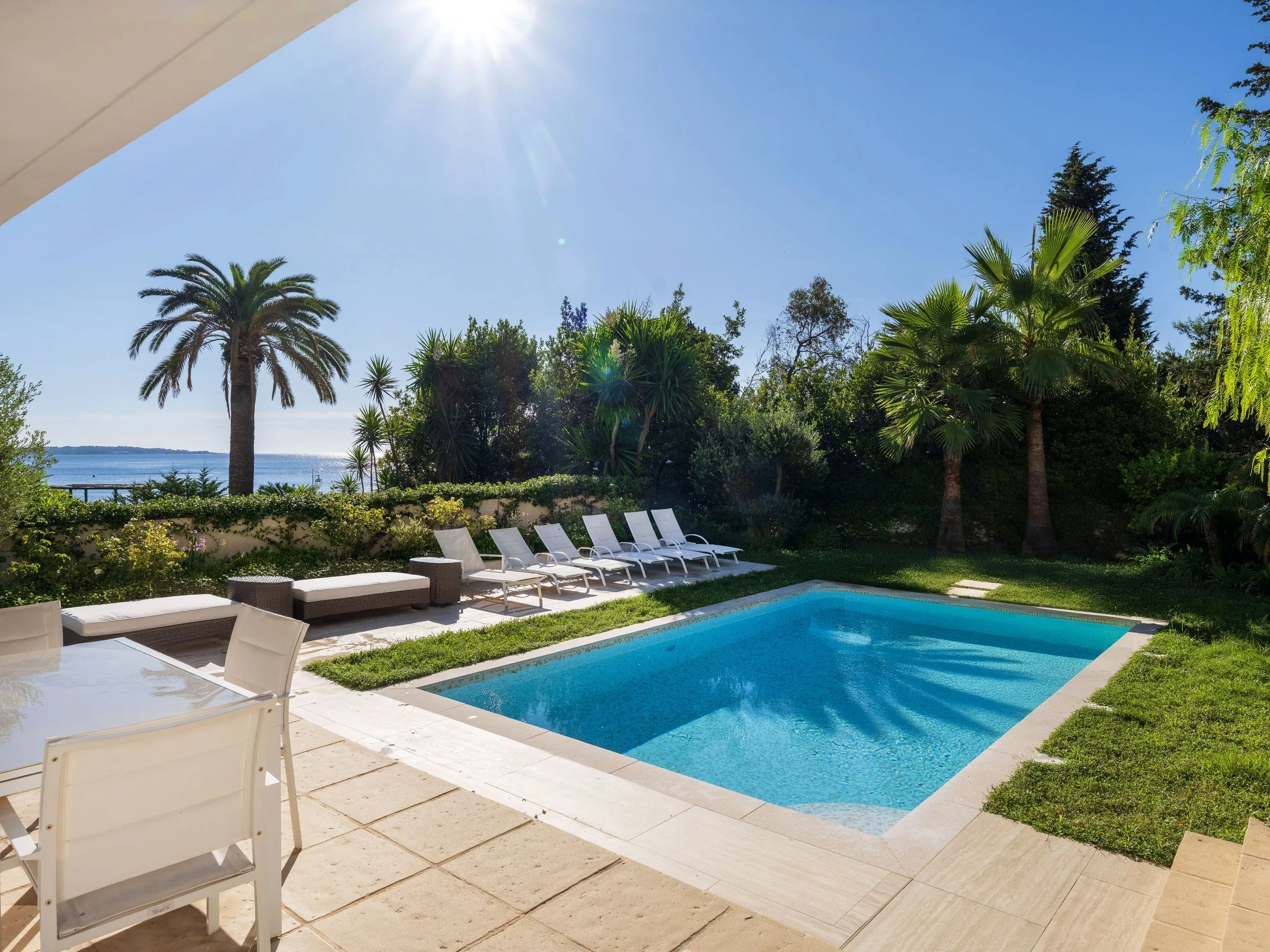 VUE MER ET PISCINE EXISTANTE