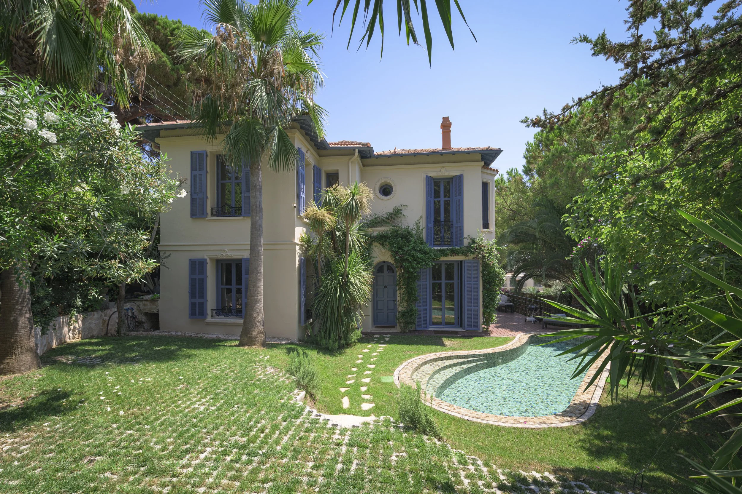 2026-07-22-cannes_villa_s_extérieur-Fred Laures-9.jpg
