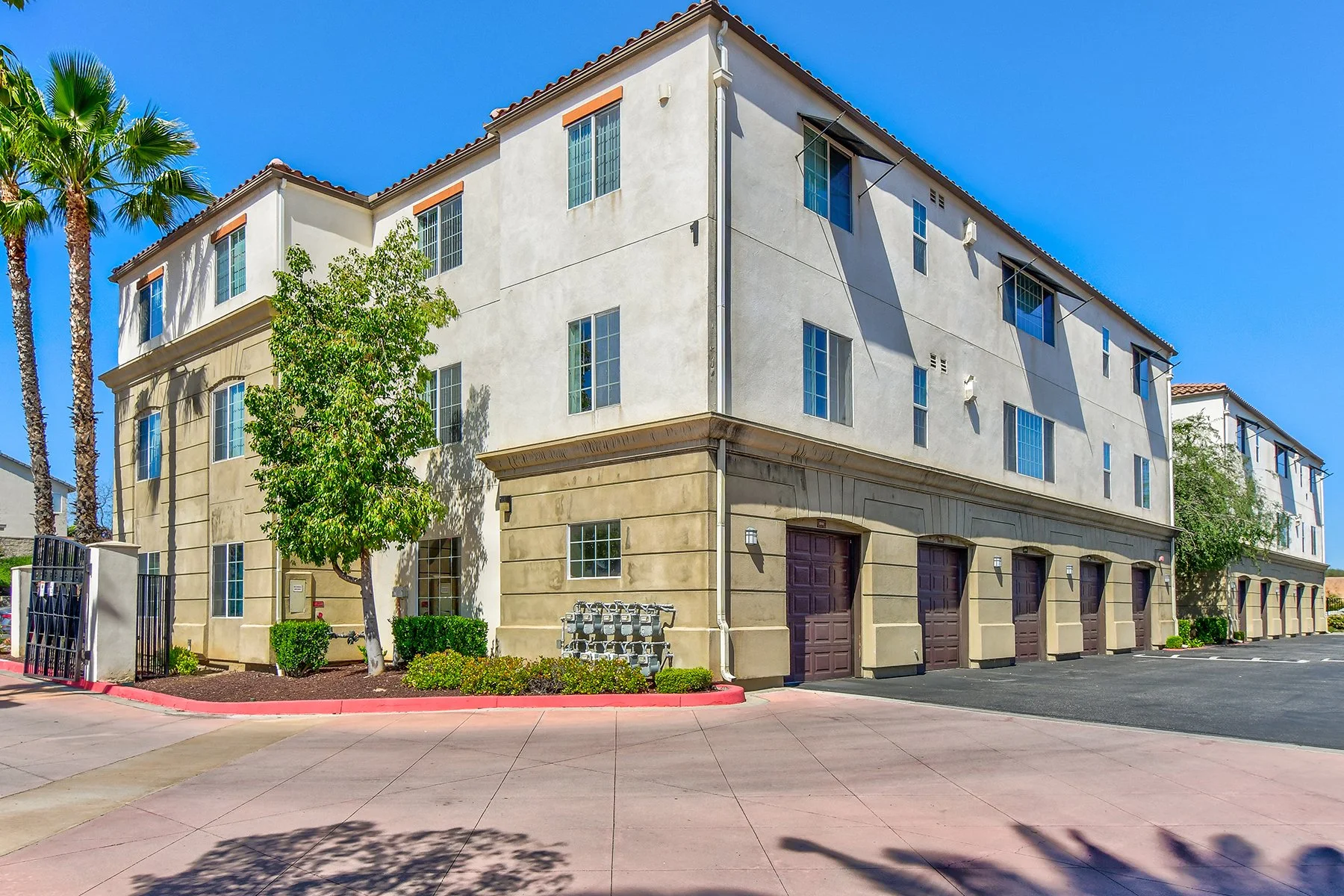 An image of the Hilltop Apartment Building & Private garages