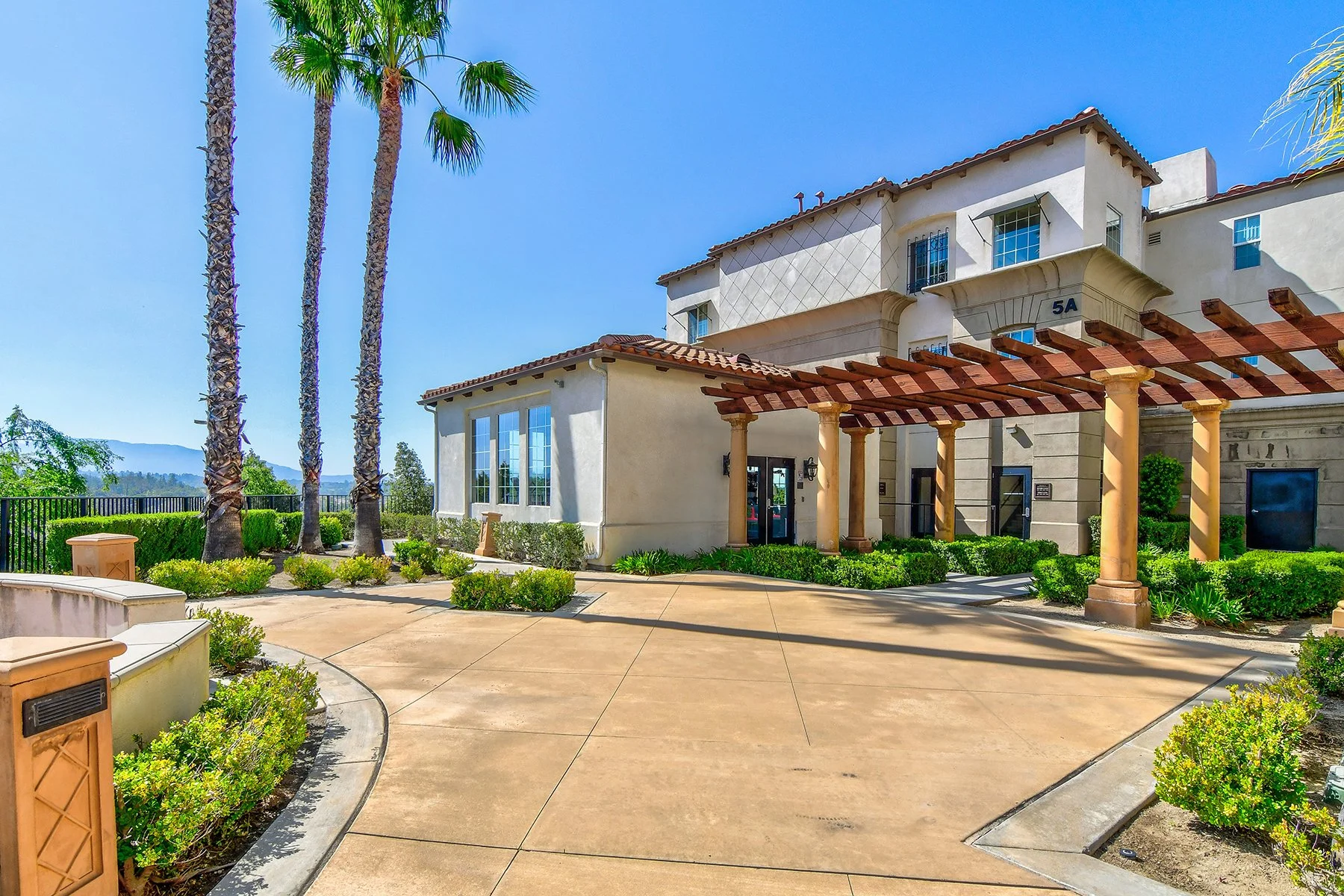 An image that shows the hillside layout of Hilltop at Winchester Creek