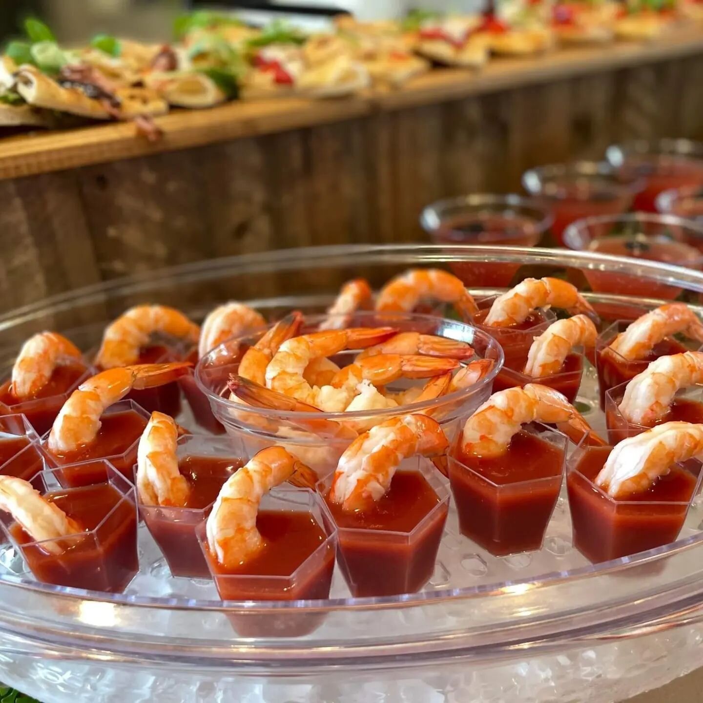 Seeing RED? &hearts;️ Good! ⏩ Swipe for more. 
&bull;
Our shrimp cocktails and lobster 🦞 claws elevate any grazing table scape. ✨
&bull;
DM us 📲 to reserve your event.

📸 @jlewphotography
.
.
.
#bigboardscharcuterie #orlandofoodies #orlandoeats #g