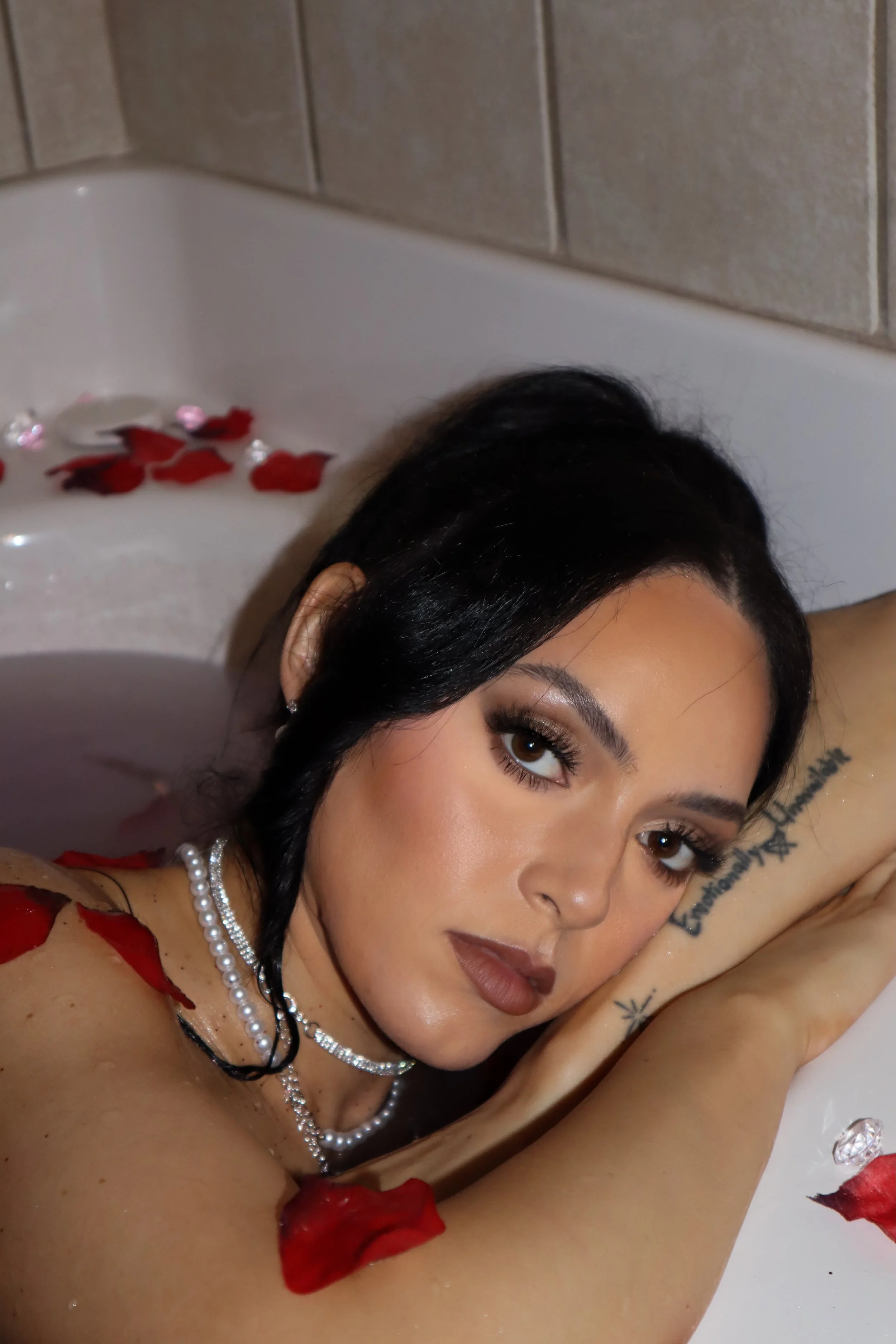 Facetune_11-02-2024-23-00-14.JPG
