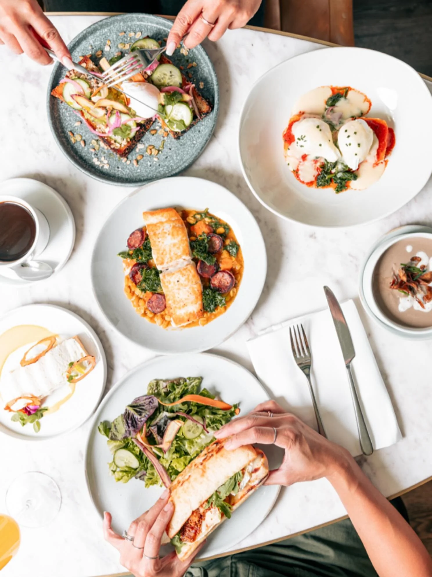 🍂 Fall flavors have arrived at 7th Street Standard. Our new brunch menu brings seasonal ingredients and chef-driven twists to your morning table — from hearty plates like Pork Belly Hash and Steak & Eggs, to lighter bites like Avocado Toas