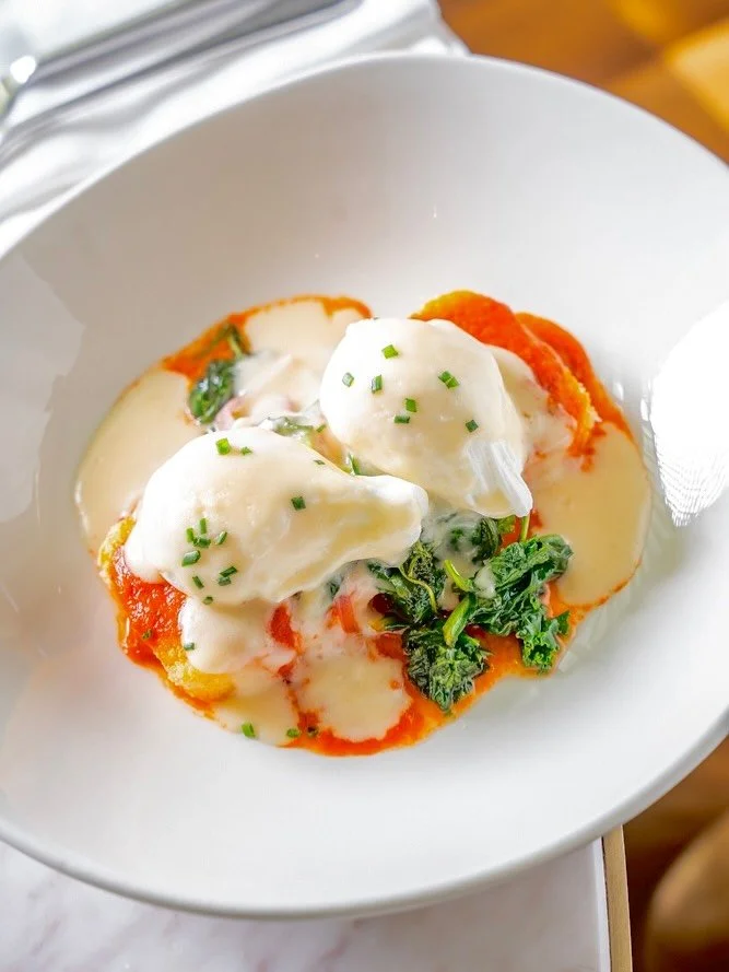🍂 Brunch, elevated. Introducing Eggs ‘En Mornay — poached eggs nestled on a crispy polenta cake, finished with classic mornay sauce, pomodoro, and braised autumn greens.
A perfect balance of rich, savory, and seasonal.
📍 7th Street Sta