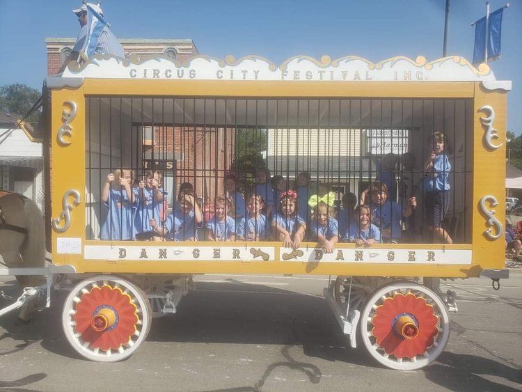 Parade — PERU AMATEUR CIRCUS