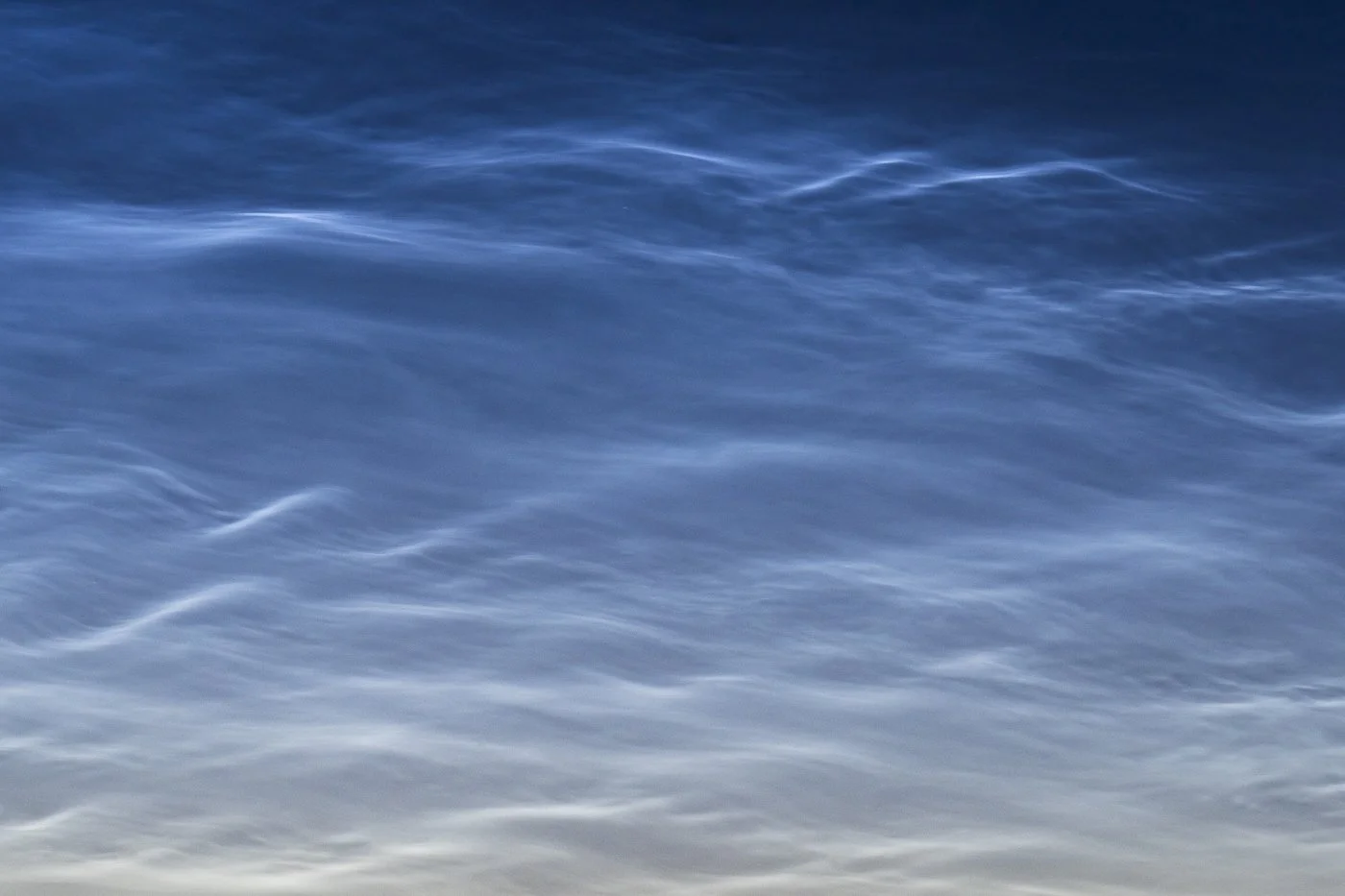 Details of the slowly moving noctilucent clouds