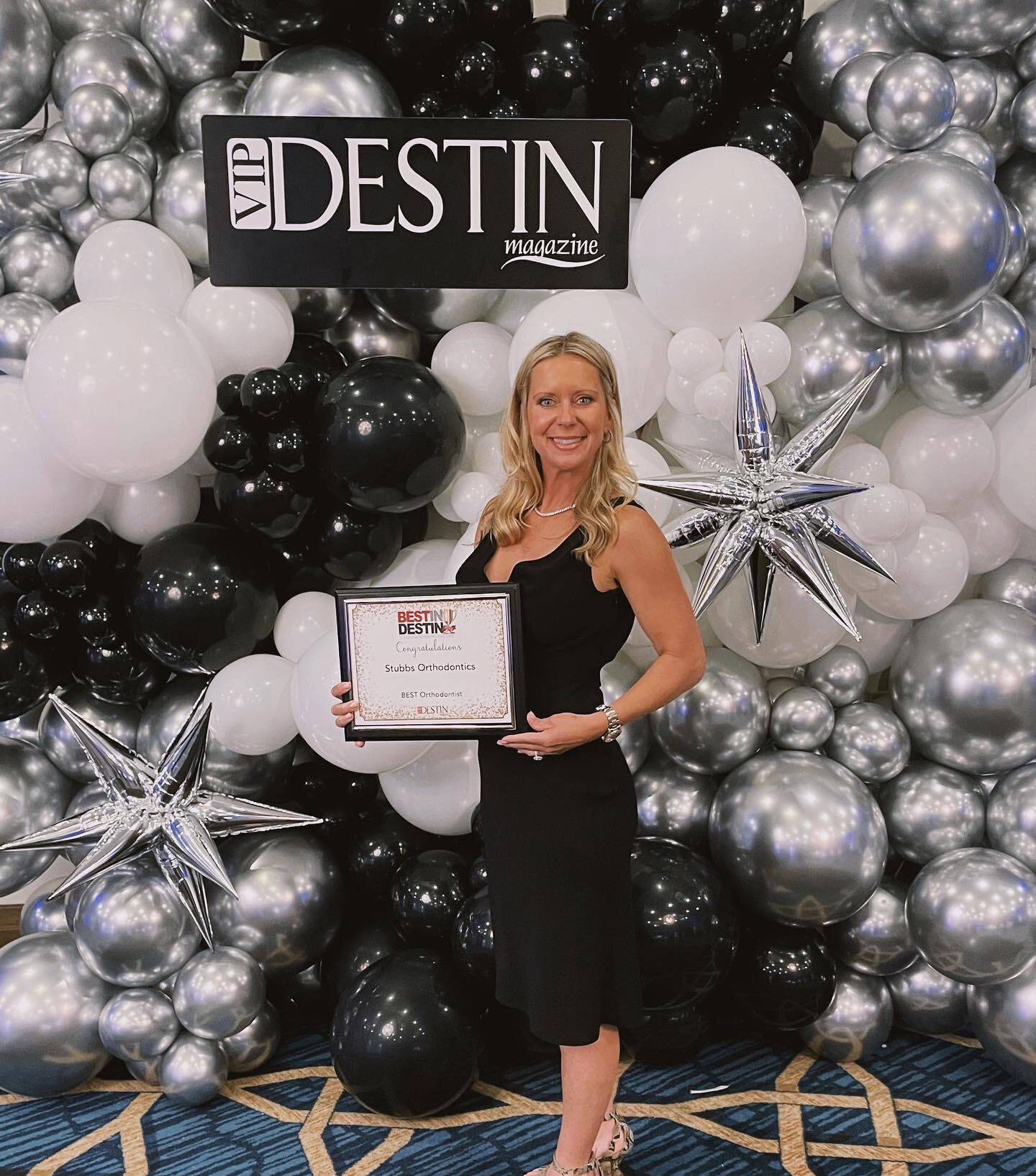 I am so excited and honored to be chosen as the Best Orthodontist for 2022! ✨ Thank you all for voting and supporting us for another year!! And a big thank you to @vipdestin for hosting such a great event to celebrate so many of us in the area 💚 #st