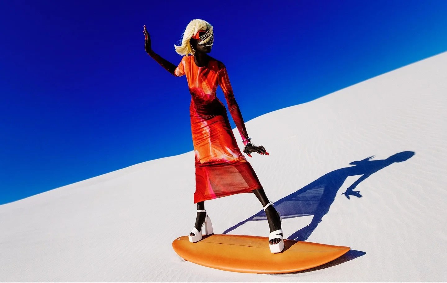 Throw back Thursday to last February in the Atlantis Dunes. When we went for a surfing sesh 🏄&zwj;♀️
I gave the photo some movement with Ai.

Photography &amp; Art Direction: Frederike Wetzels @frederikewetzels / BoschToBanrap @boschtobanrap
Styling