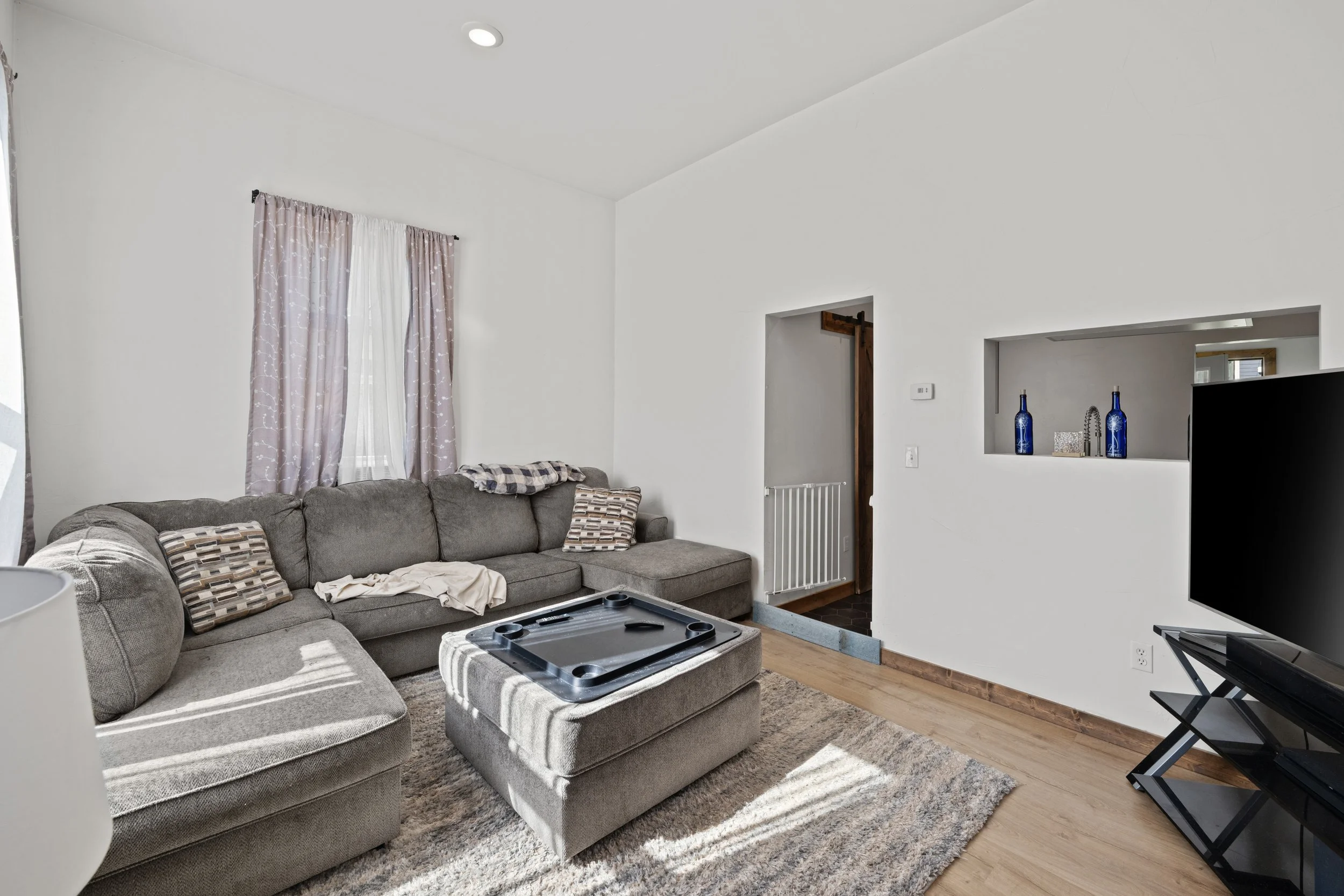 209 Curtis-15.jpg
