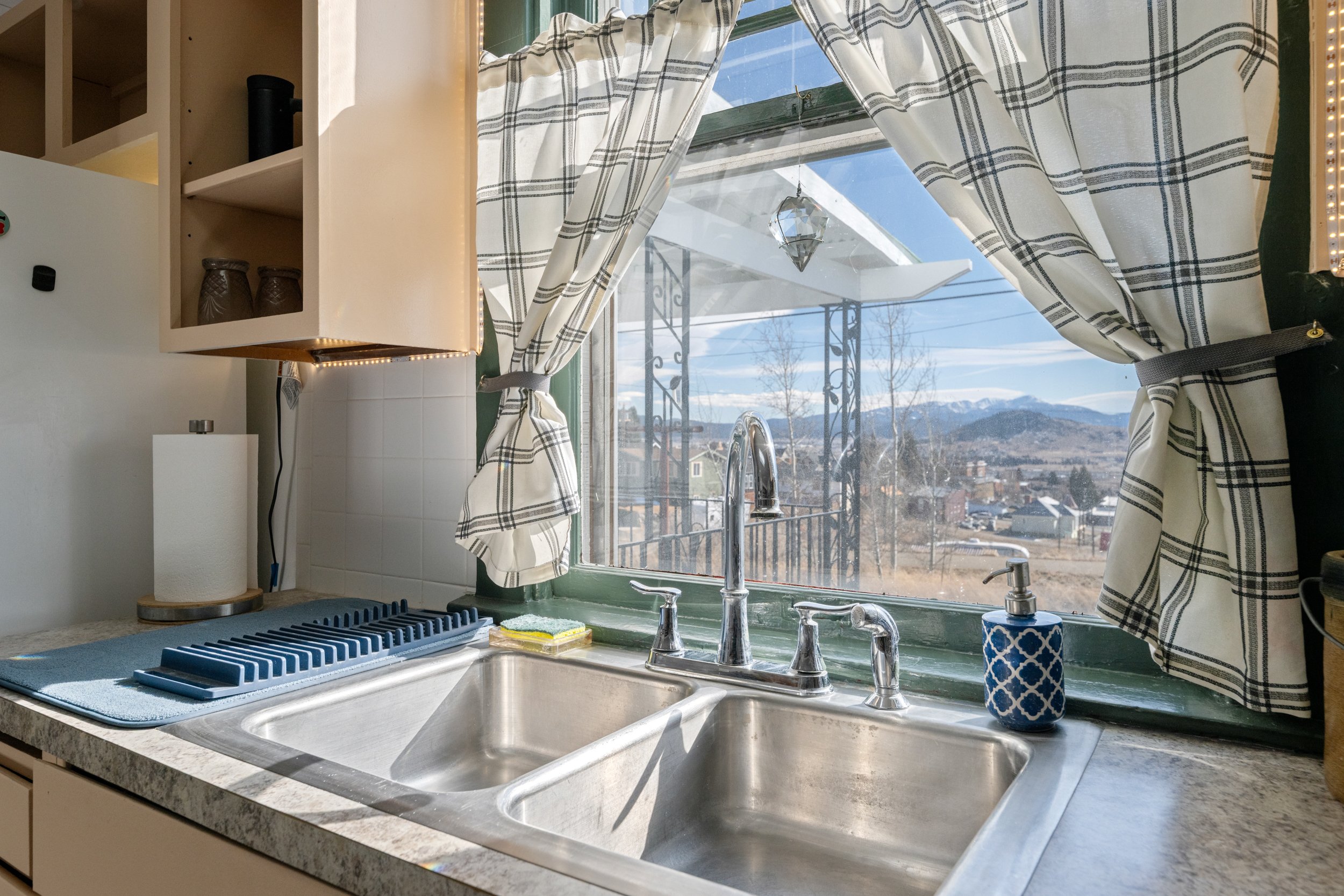 1000 Caledonia-25.jpg
