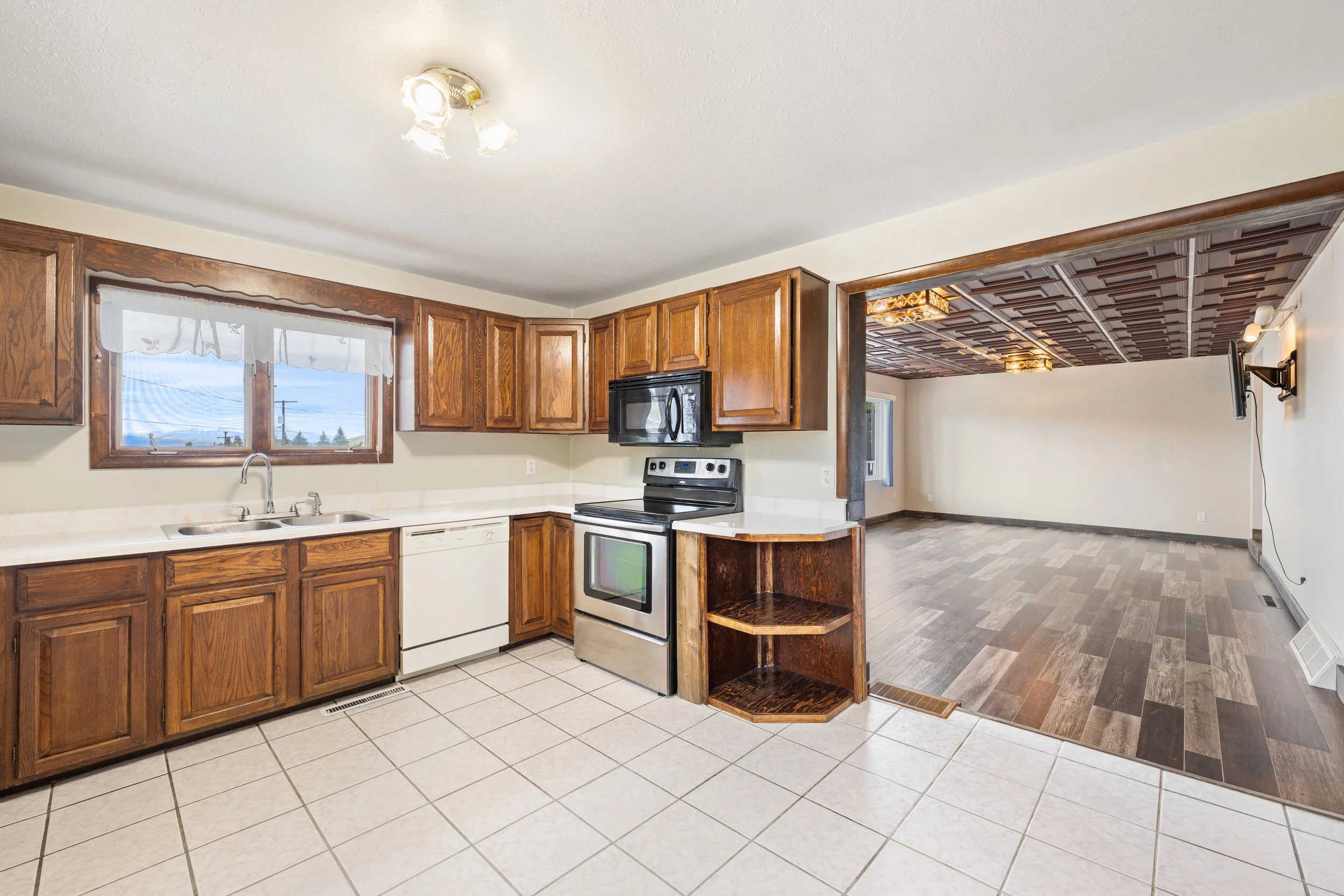 205 Toboggan St-19.jpg