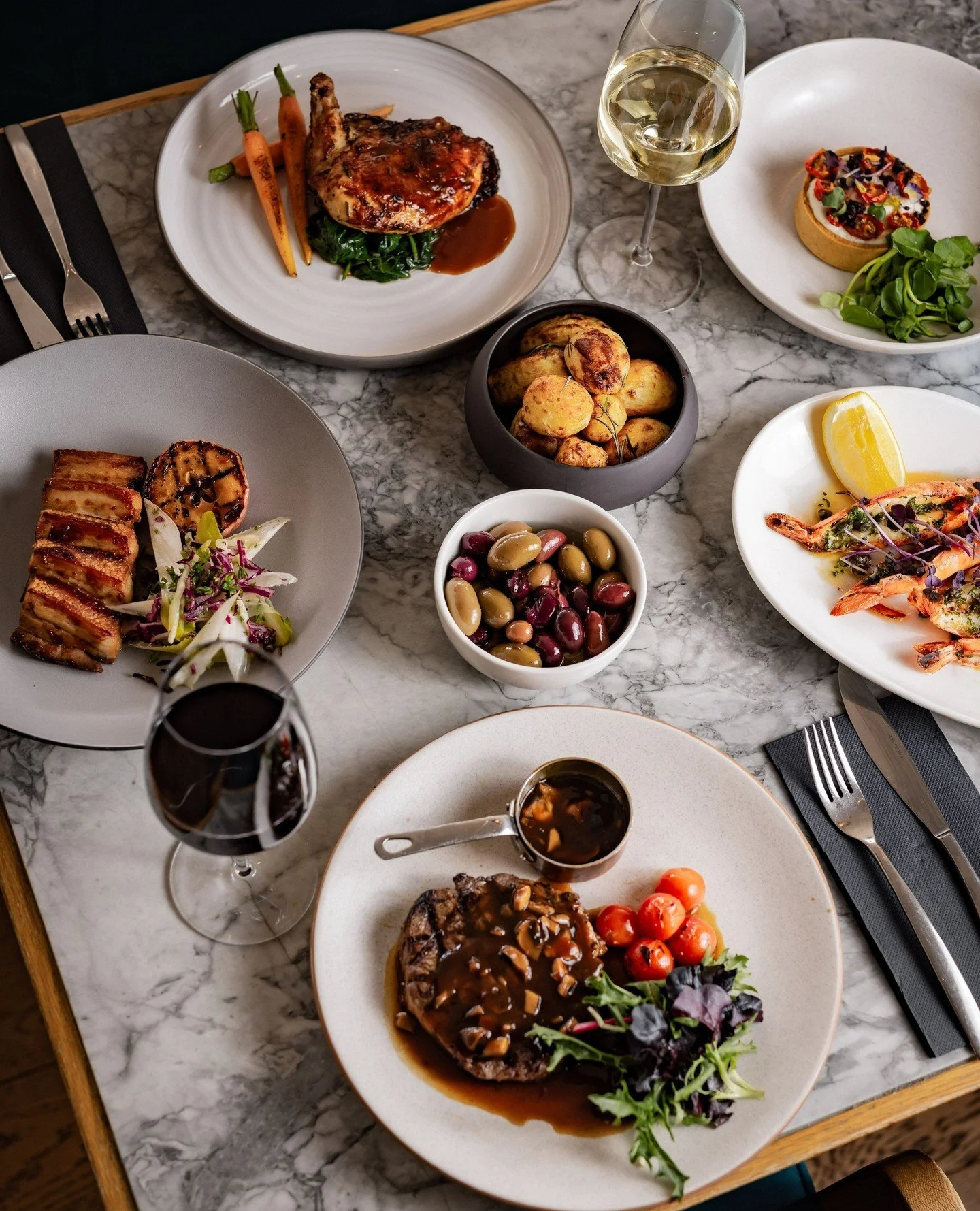 A table full of flavours, a menu full of surprises 🍽️✨ ⁠
⁠
⁠
#corerestaurantandbar #CulinaryDelights #CrownePlazaHobart