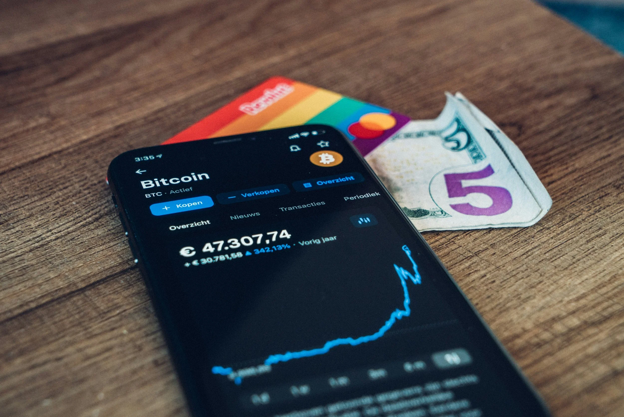 Currency in the Digital Age