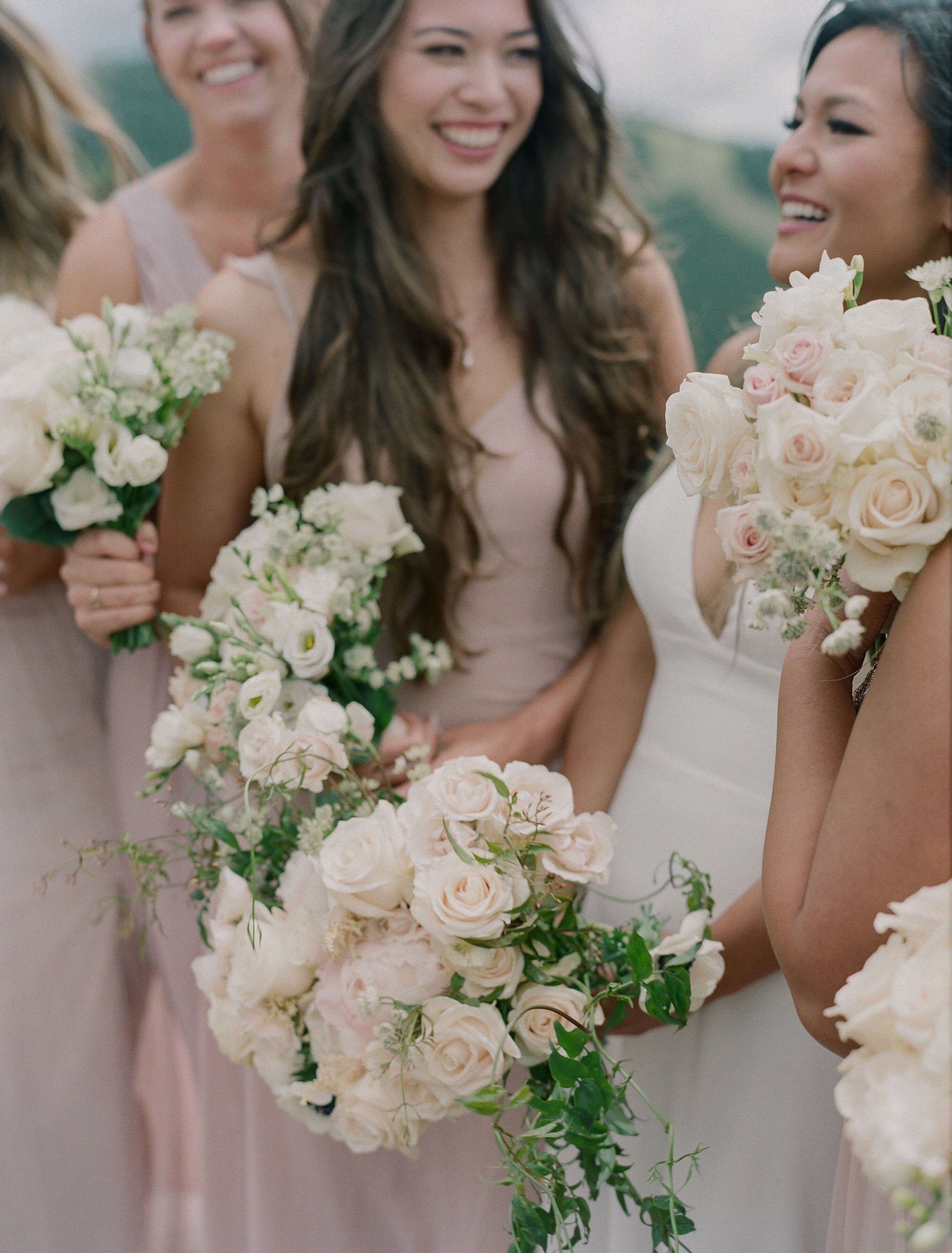 Bridesmaids-cream-bouquet.jpg