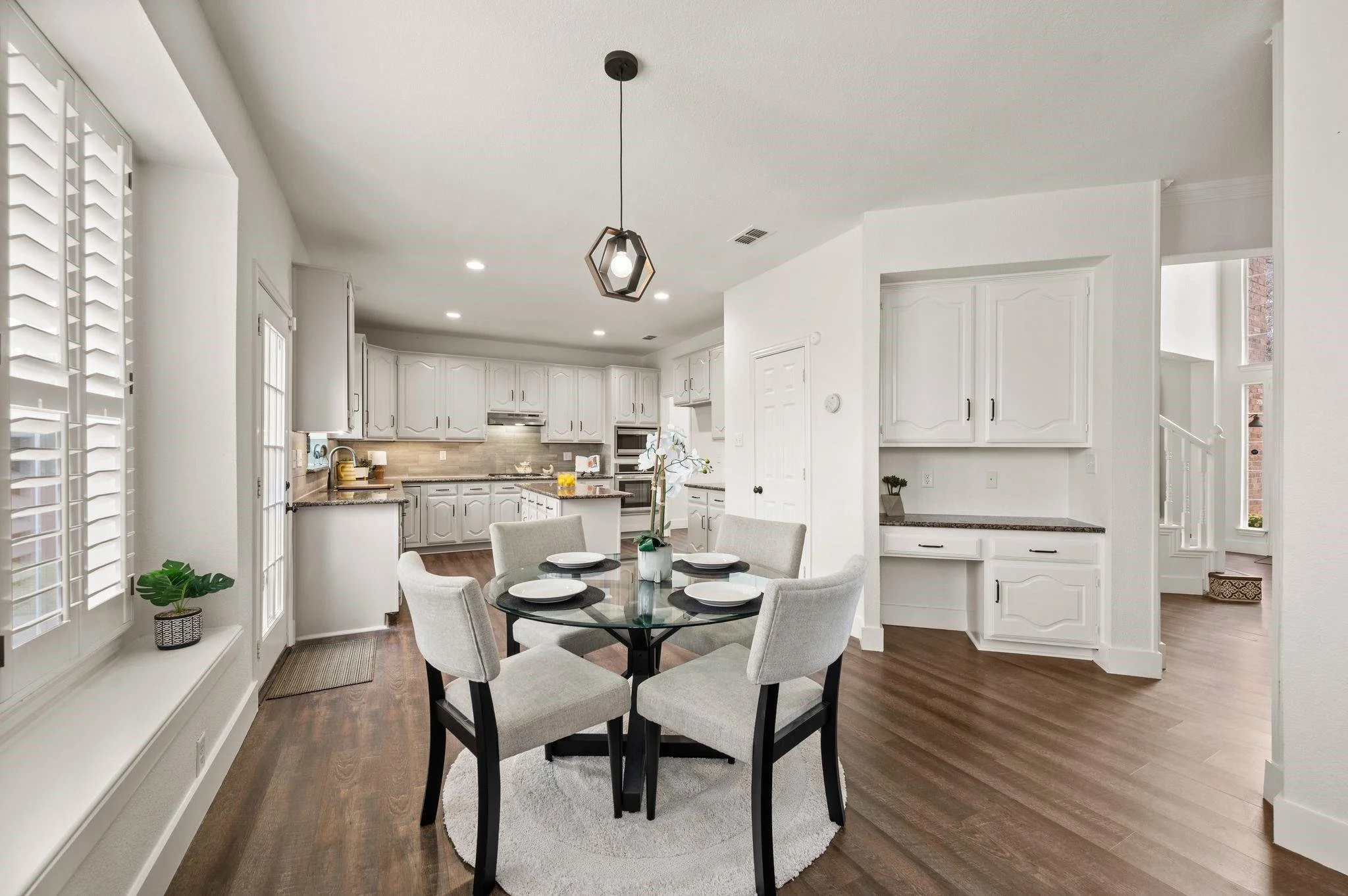 5100 Broken Bow breakfast nook.jpg