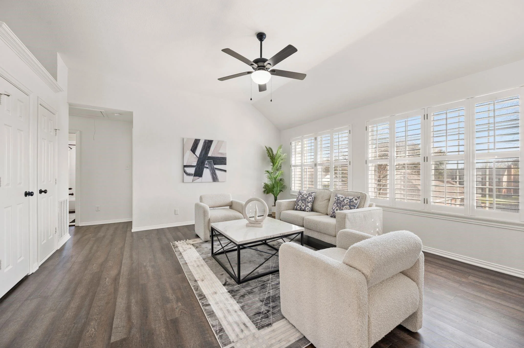 5100 broken Bow living2.jpg