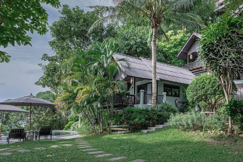 Tucked between jungle and sea, the Prana Cabana Plus offers a quiet pocket of space just moments from the shoreline. These freestanding cabanas feel grounded and private, with gentle ocean breezes and the sounds of nature as your backdrop.

With a li