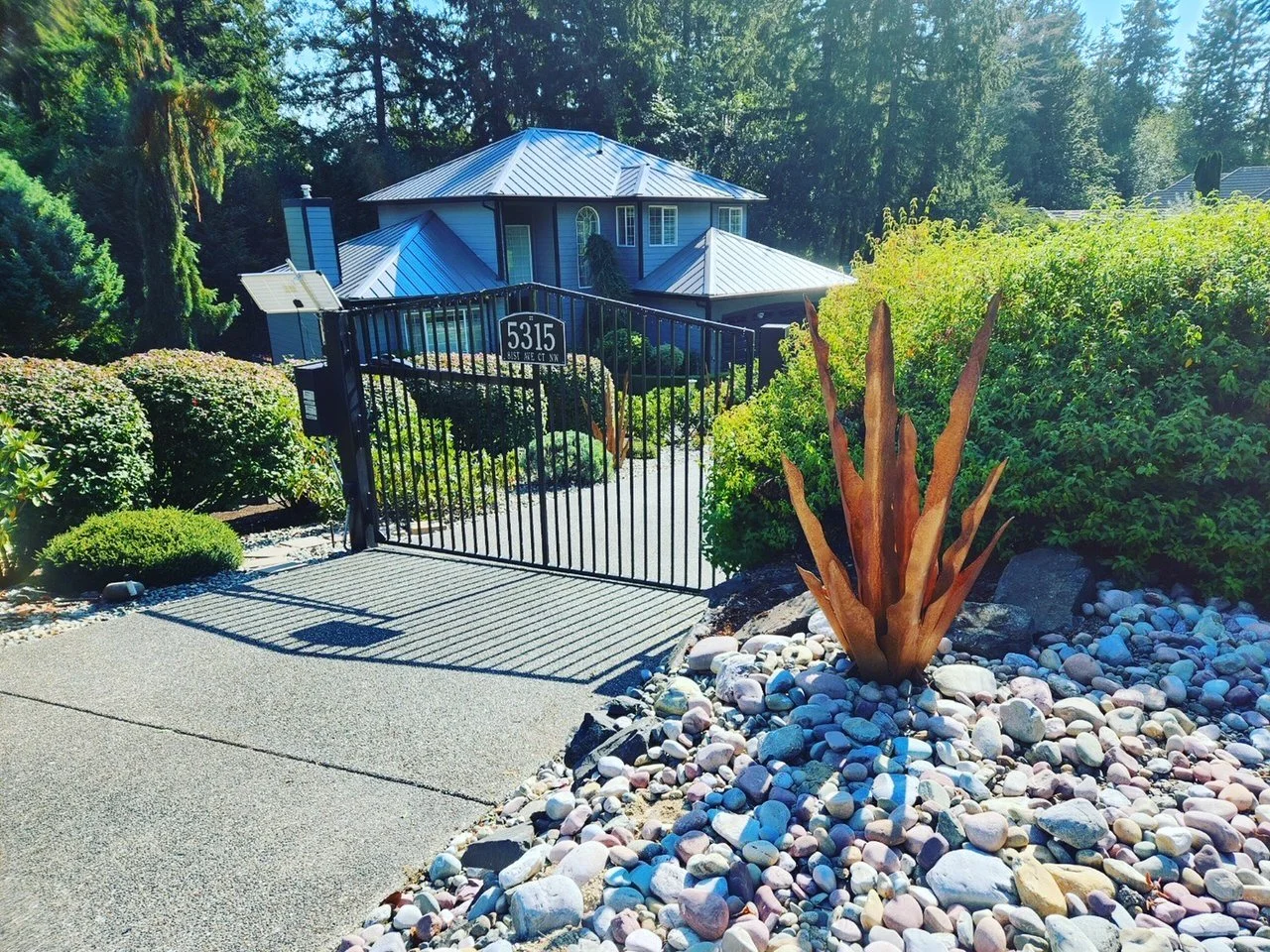 Distinguished entry accent piece.  Large steel agave art.