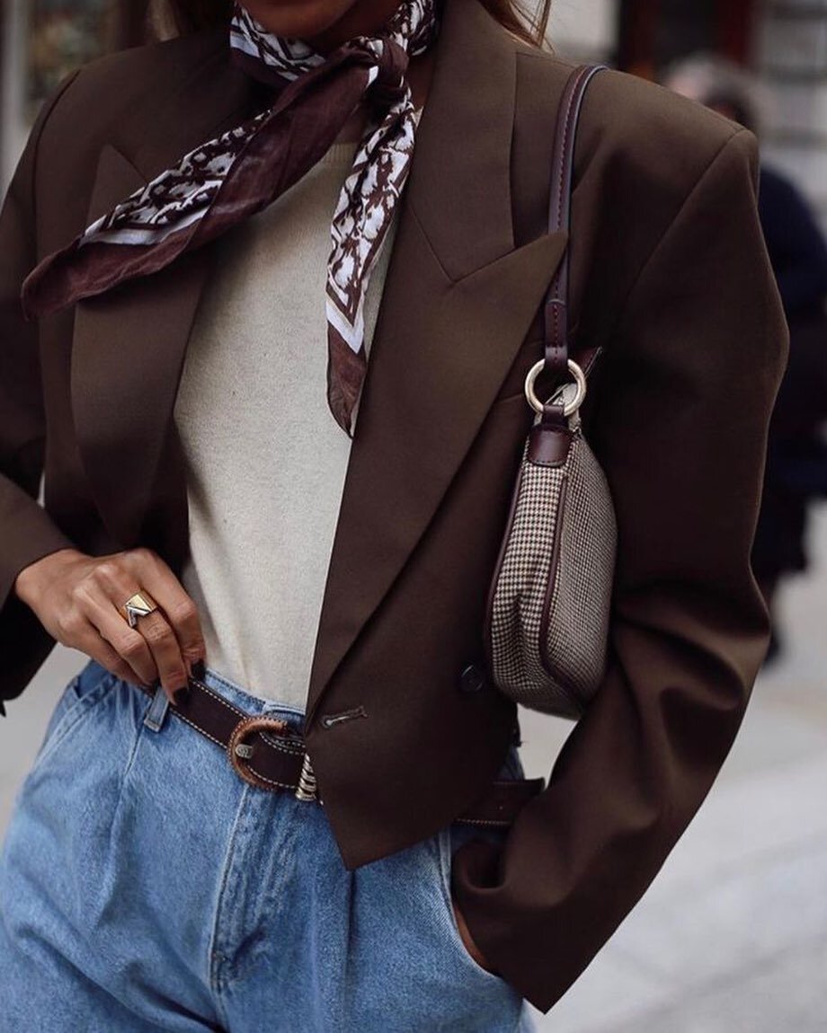 Elevate Your Fall Fashion with These Must-Have Accessories: Explore the art of styling for fall at the link in our bio💋 
.
.
.
#fallfashion #fashioninspiration #outfitideas #styletips #accessories #beltstyle #watchfashion #handbaglove #hatstyle #jac