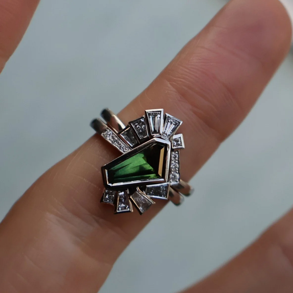 Green freeform sapphire engagement ring and wedding ring set