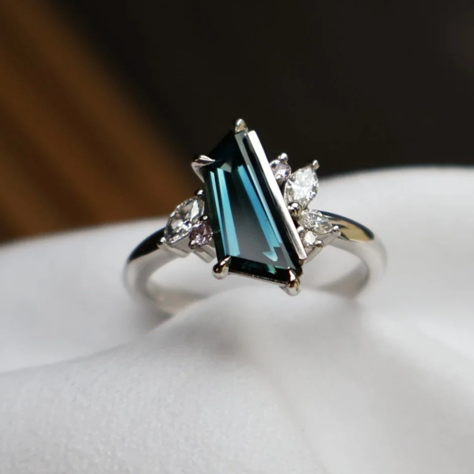 Blue freeform sapphire ring made in platinum | Shop