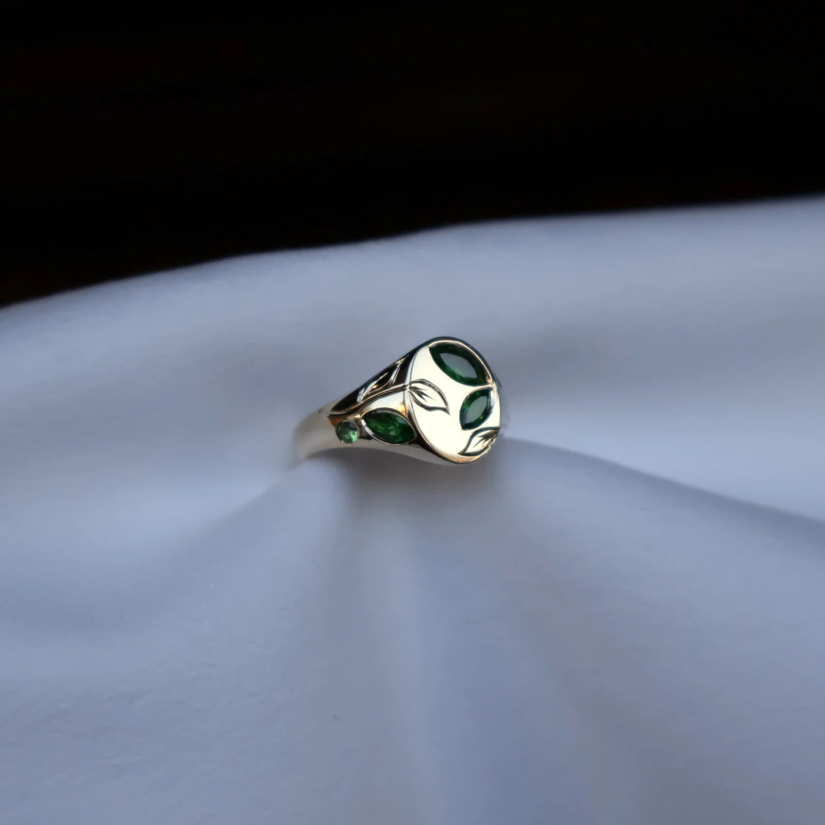 9ct yellow gold leaf signet ring top view