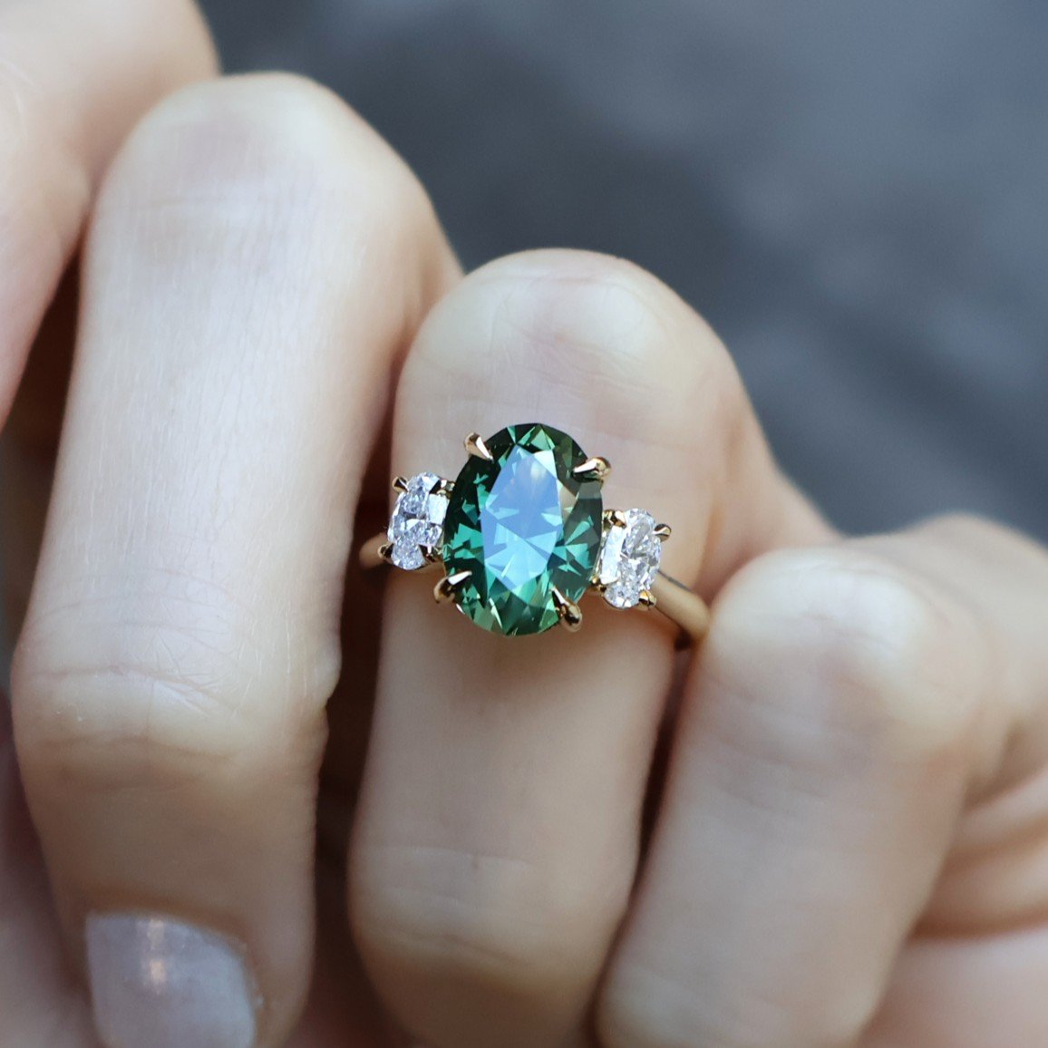 Design jewellery remotely with a qualified jeweller